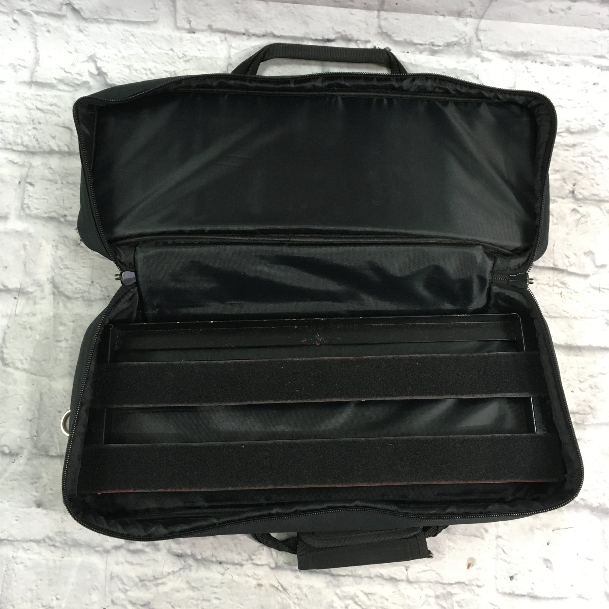 Unknown Pedal board with Pedaltrain Soft Bag