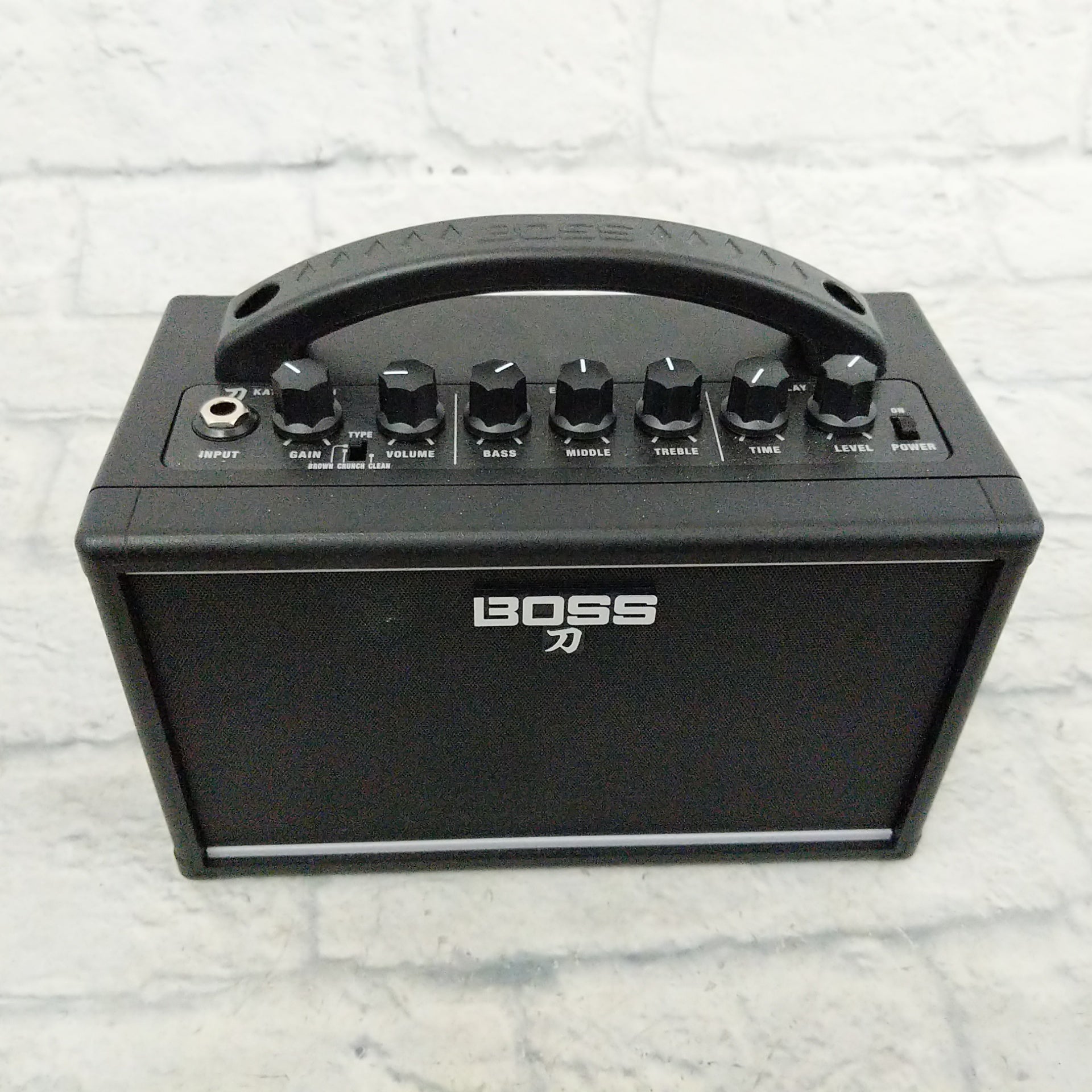 Boss KTN-MINI Katana Mini 7-Watt 1x4 Modeling Guitar Combo with Bonus Power Supply