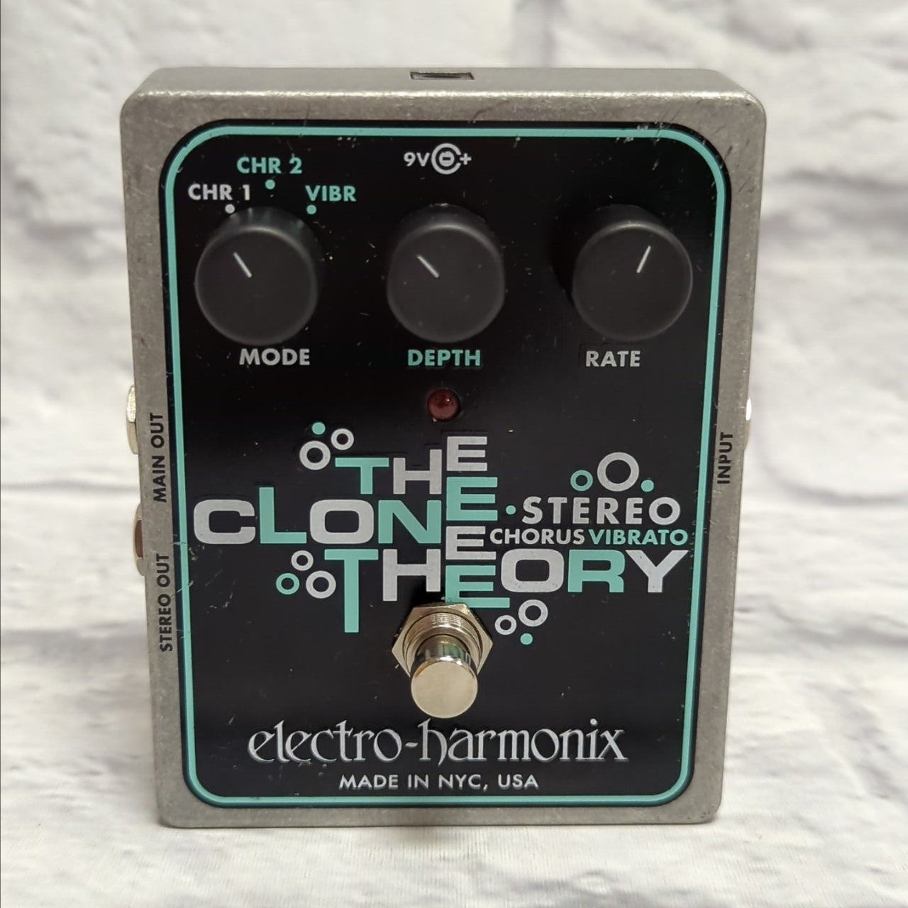Electro-harmonix The Clone Theory Stereo Chorus Vibrato Pedal
