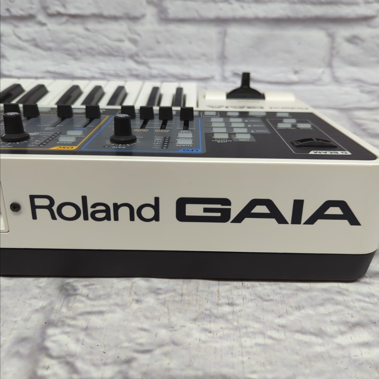Roland SH-01 Gaia 37-Key Digital Synthesizer