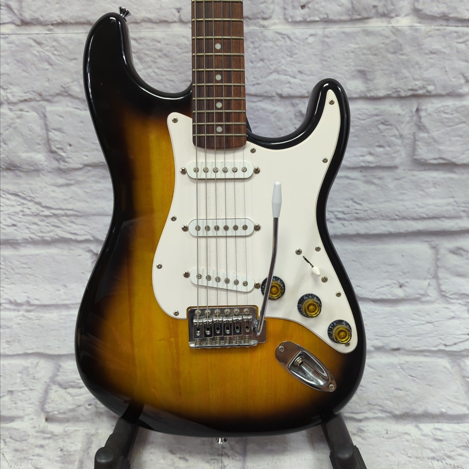 おまけ付きSquier Affinity Stratocaster Amazon.com: Fender Squier Affinity Stratocaster Limited