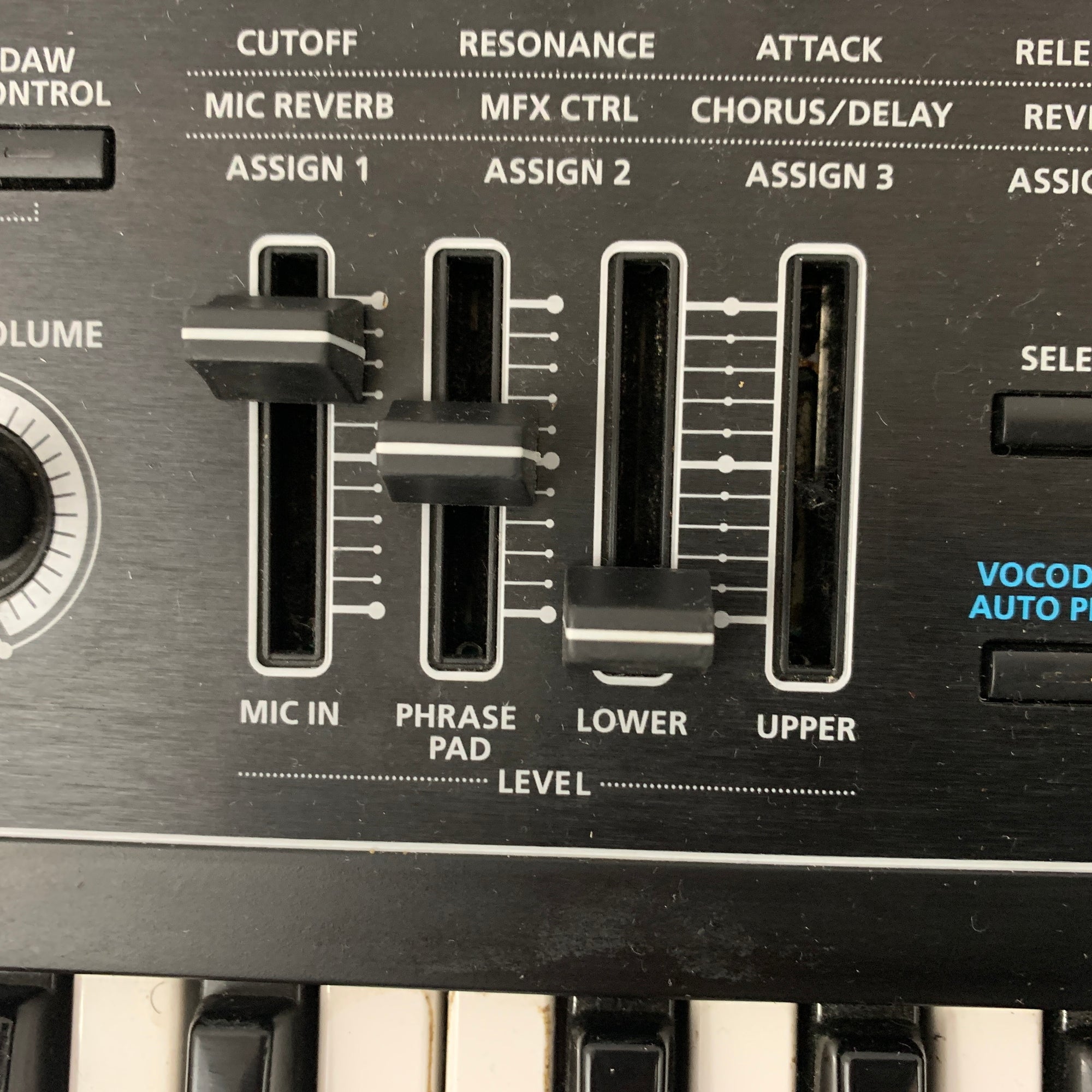 Roland Juno-DS61 61-Key Synth Controller Sampler w/ Gig Bag