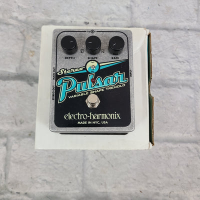 Electro-Harmonix Pulsar Variable Shape Tremolo Modulation Pedal w/ Box