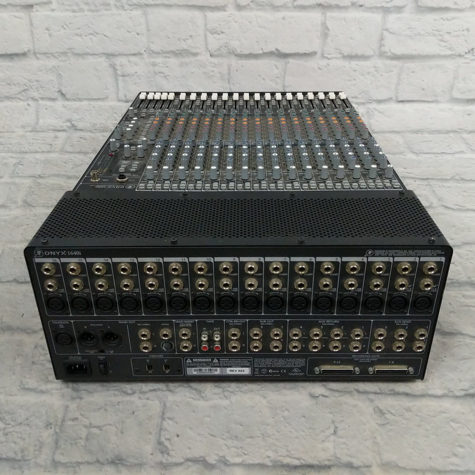 Mackie Onyx 1640i 16-Channel 4-Bus Firewire Analog Mixer