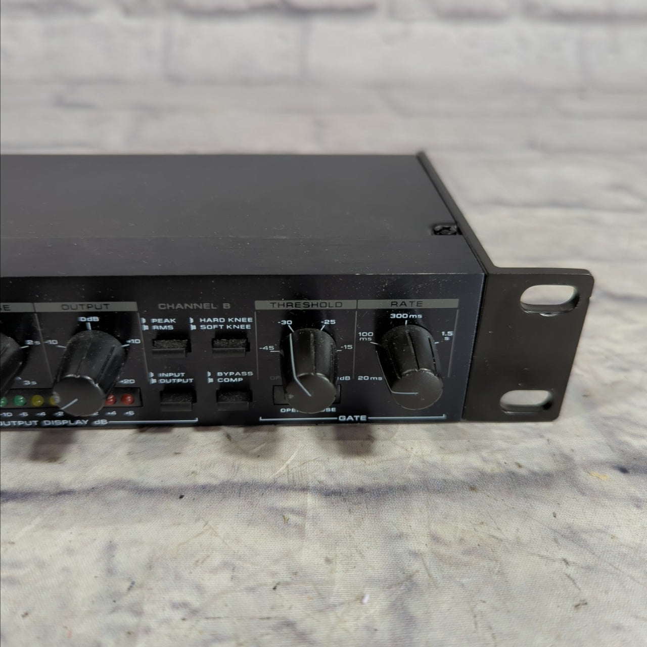 Alesis 3630 Dual Channel Compressor Limiter w/ Gate