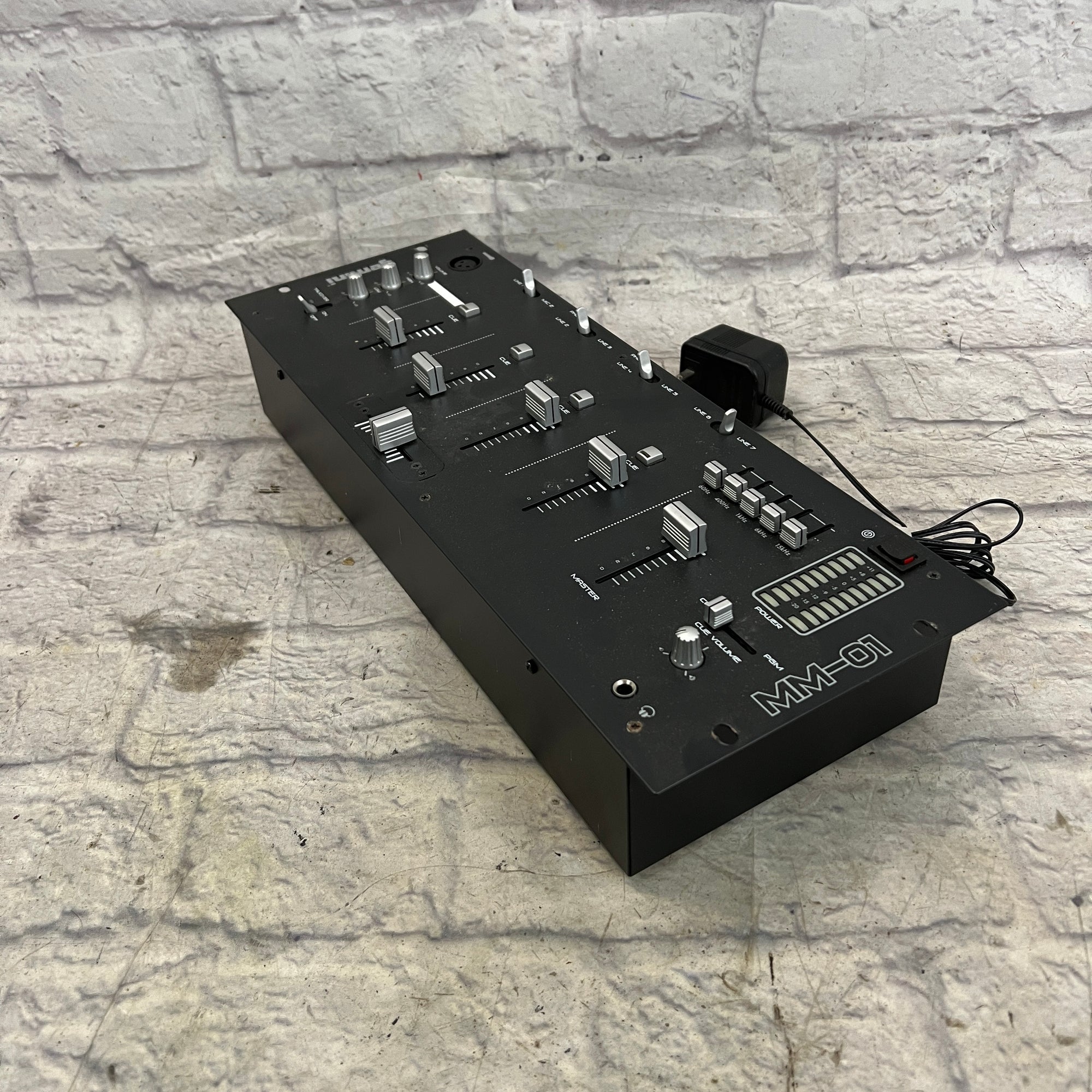 Gemini MM-01 DJ Mixer
