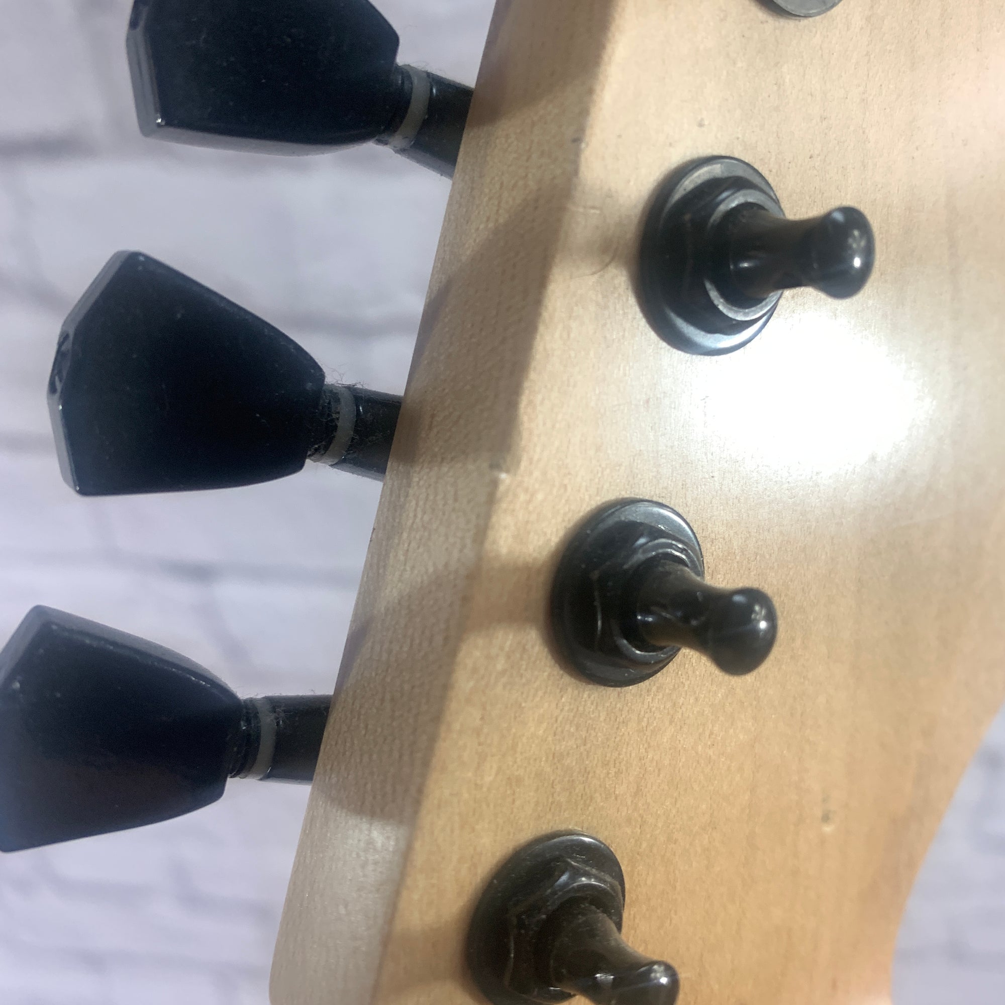 Unknown 22 Fret Maple Guitar neck w/ Tuners