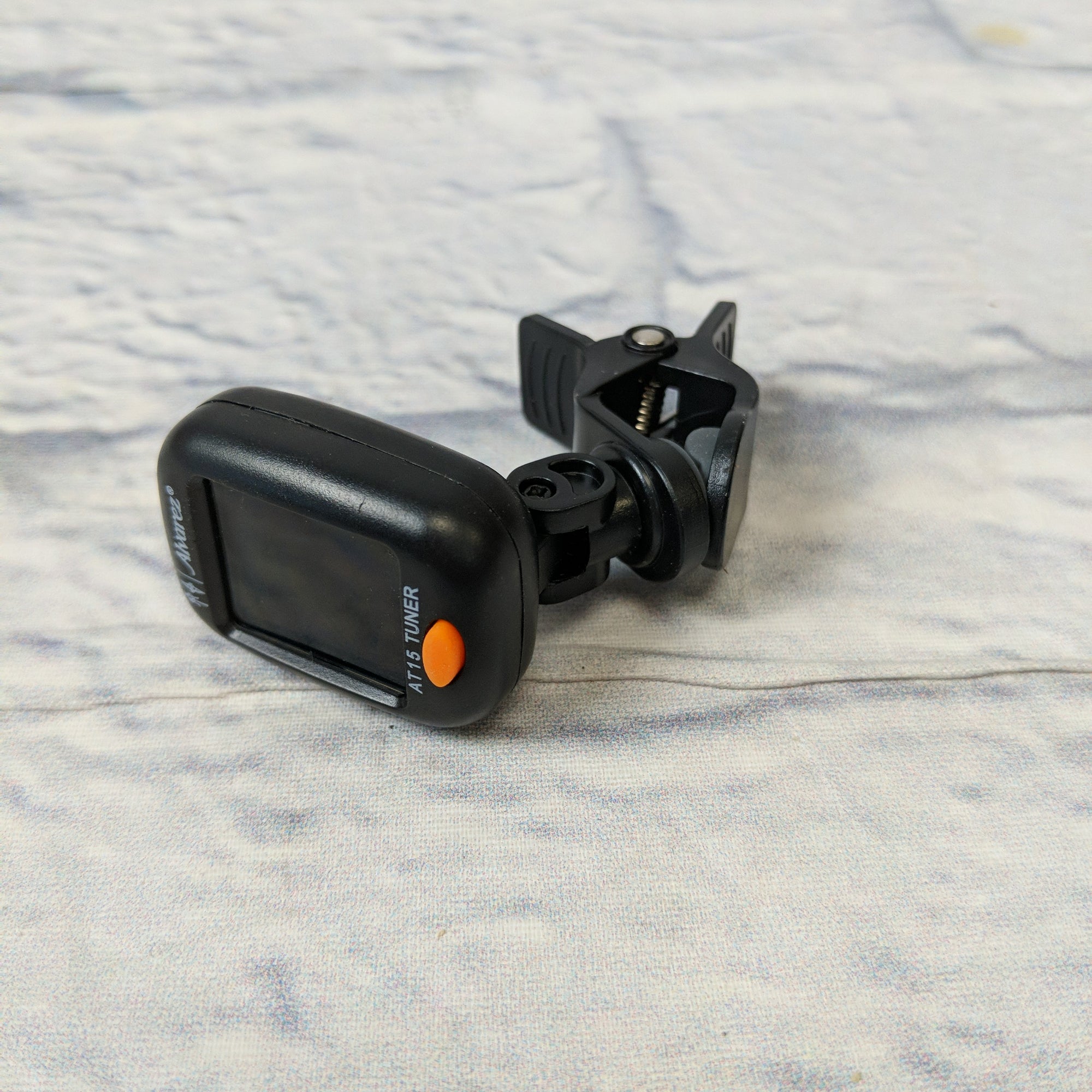 Alvarez AT15 clip on tuner
