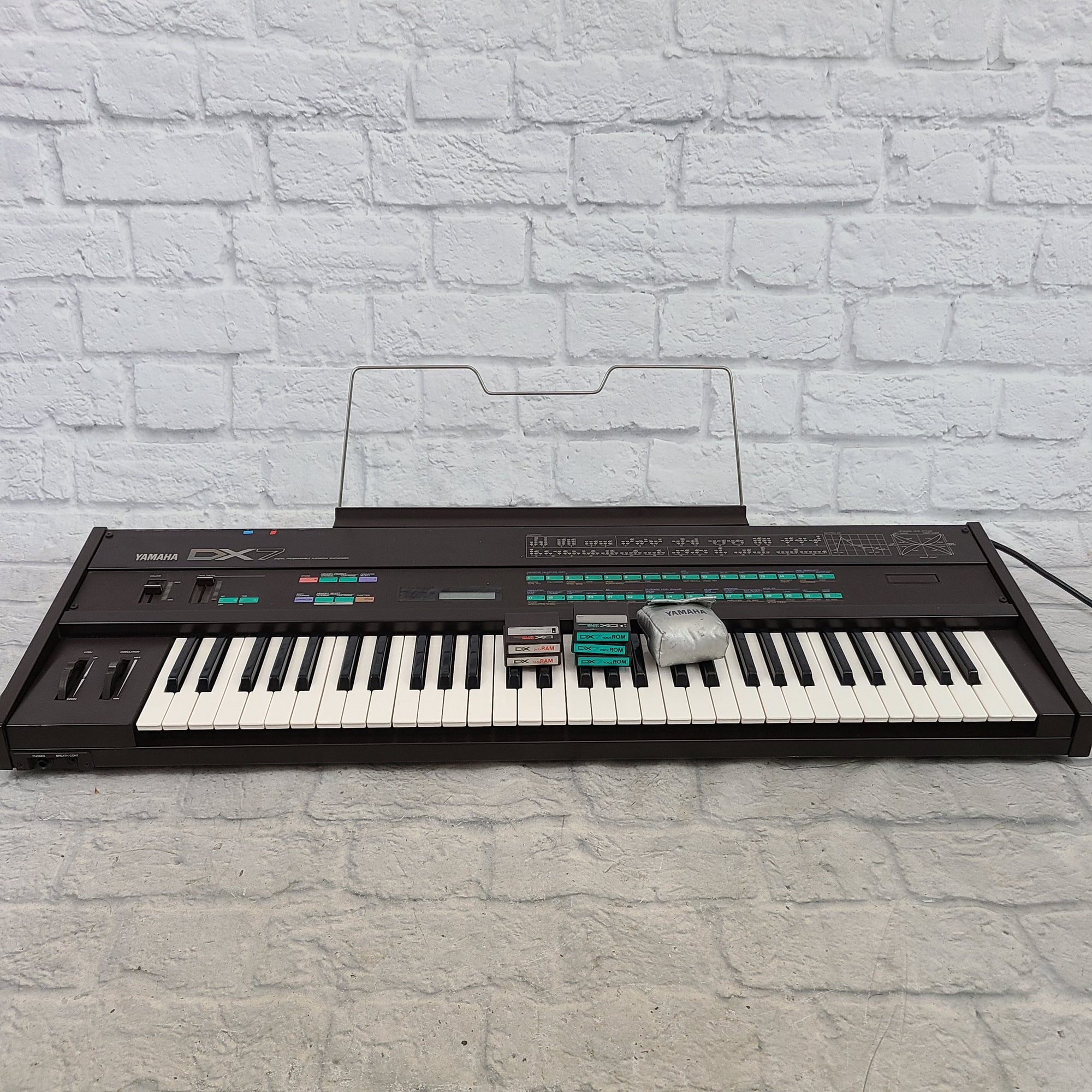 Yamaha DX7 Digital Programmable Algorithm Synthesizer w/ RAM carts & B ...