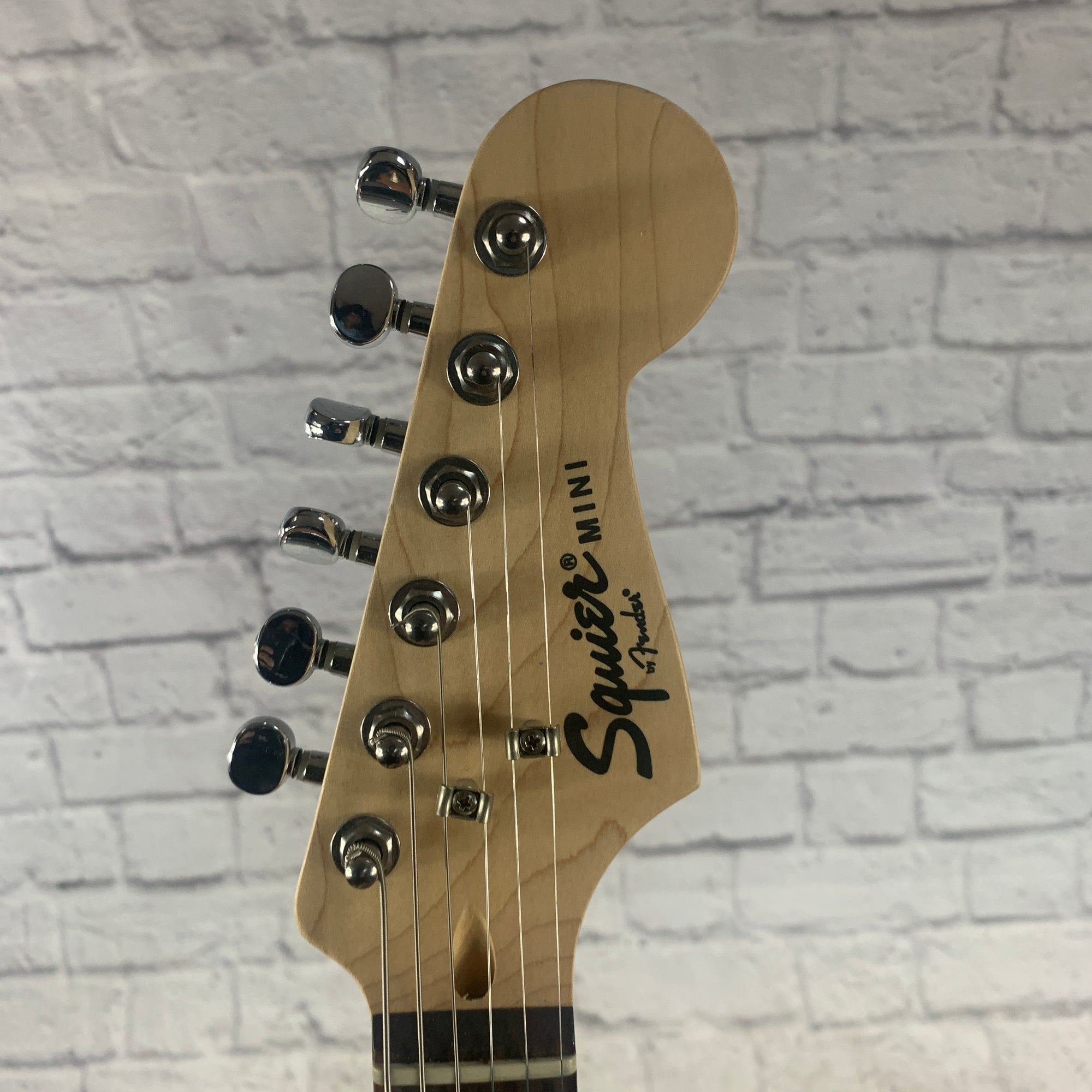 Squier Mini Stratocaster 3/4 Electric Guitar Pink Electric Guitar