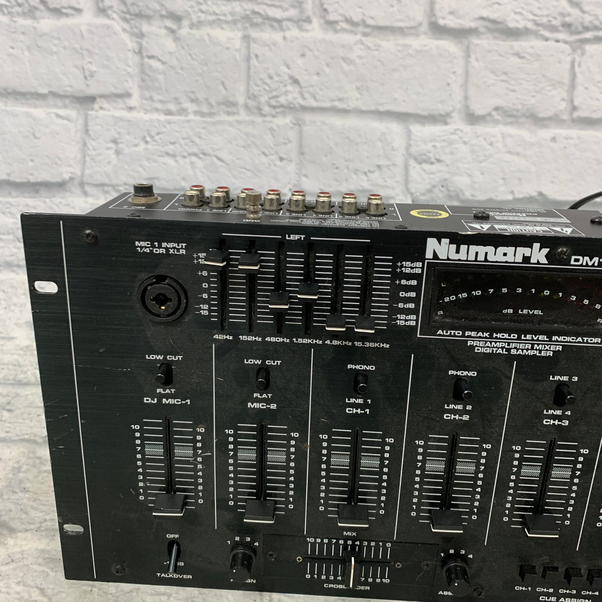 Numark DM1425 DJ Mixer with Sampler Evolution Music
