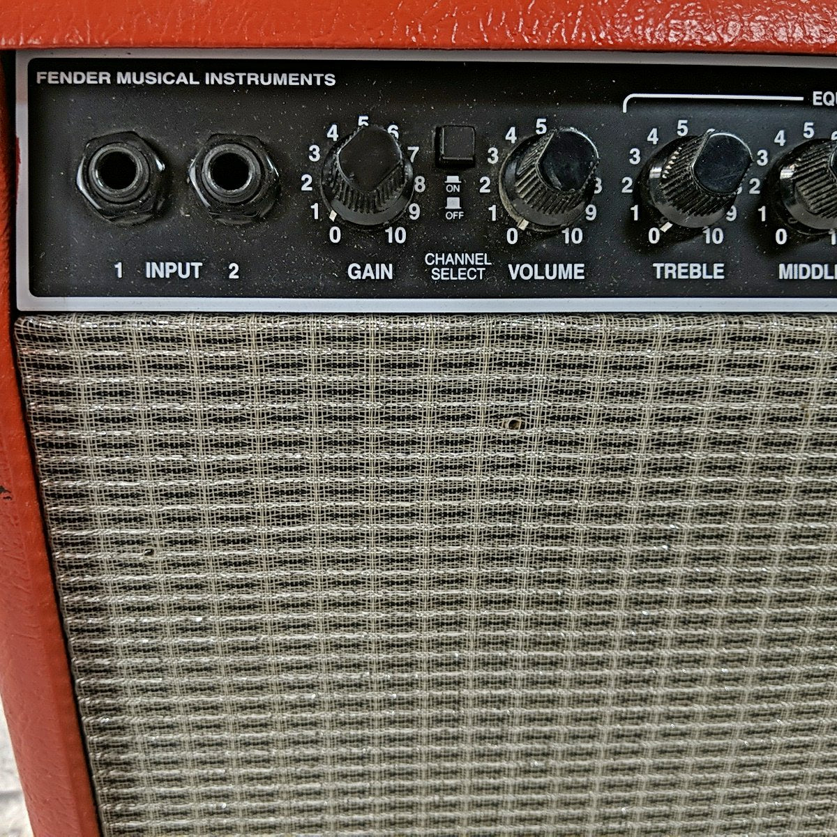 Squier Champ 15 Guitar Combo Amp - Red