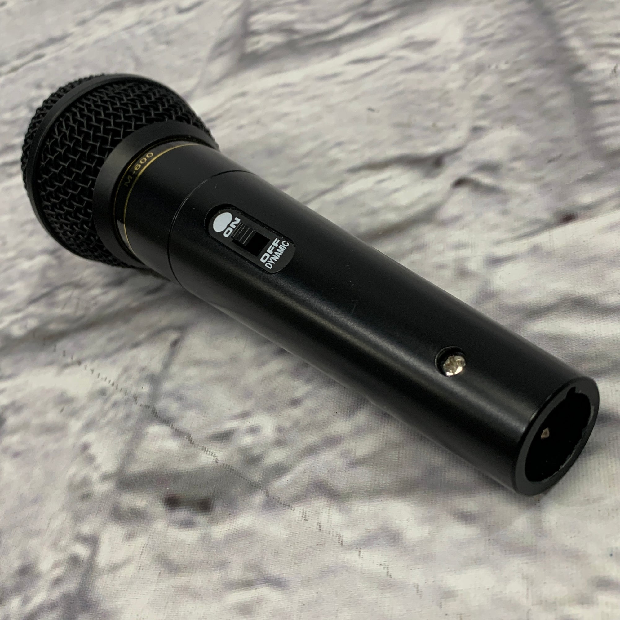 Unknown M-600 Dynamic Vocal Microphone