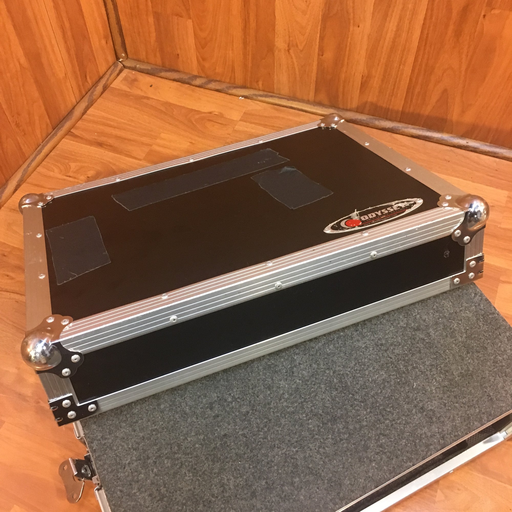 Traktor S4MK2 DJ Controller with Case