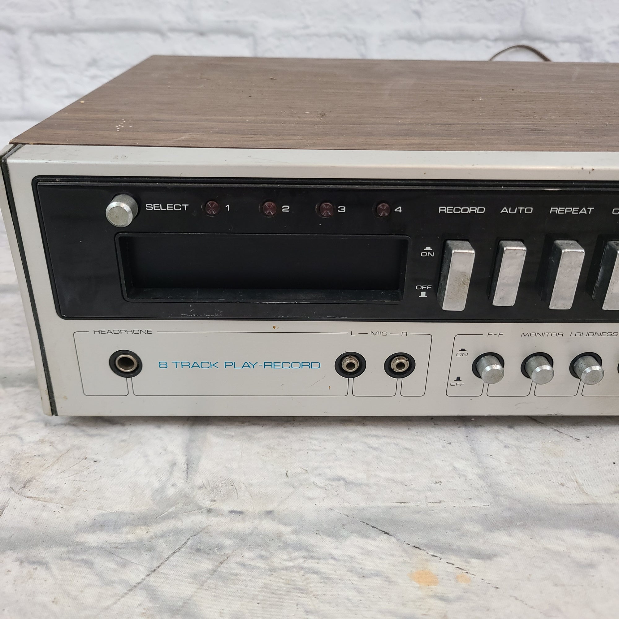 Magnavox 8-Track AM/FM Cassette Player