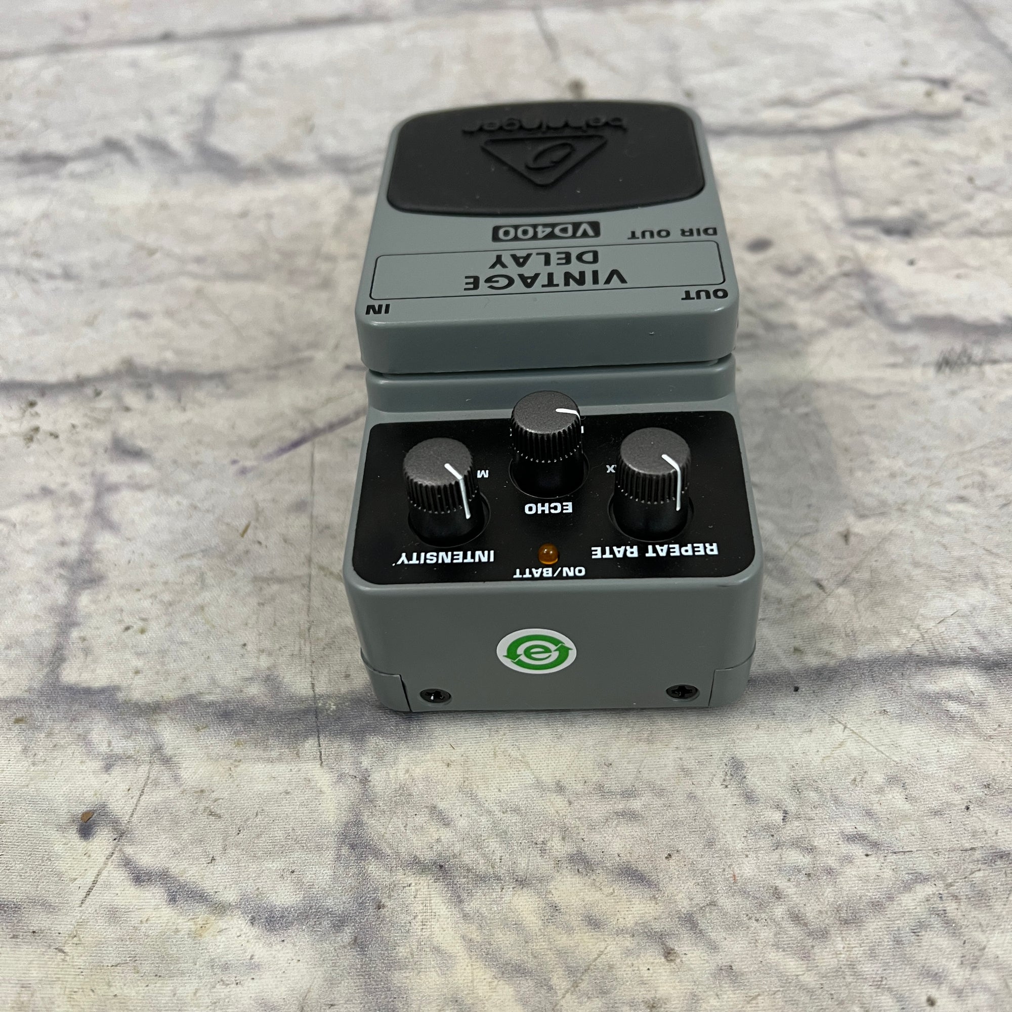Behringer VD400 Delay Pedal