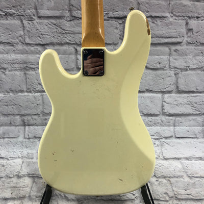 Squier Precision Bass Modified Cream Finish