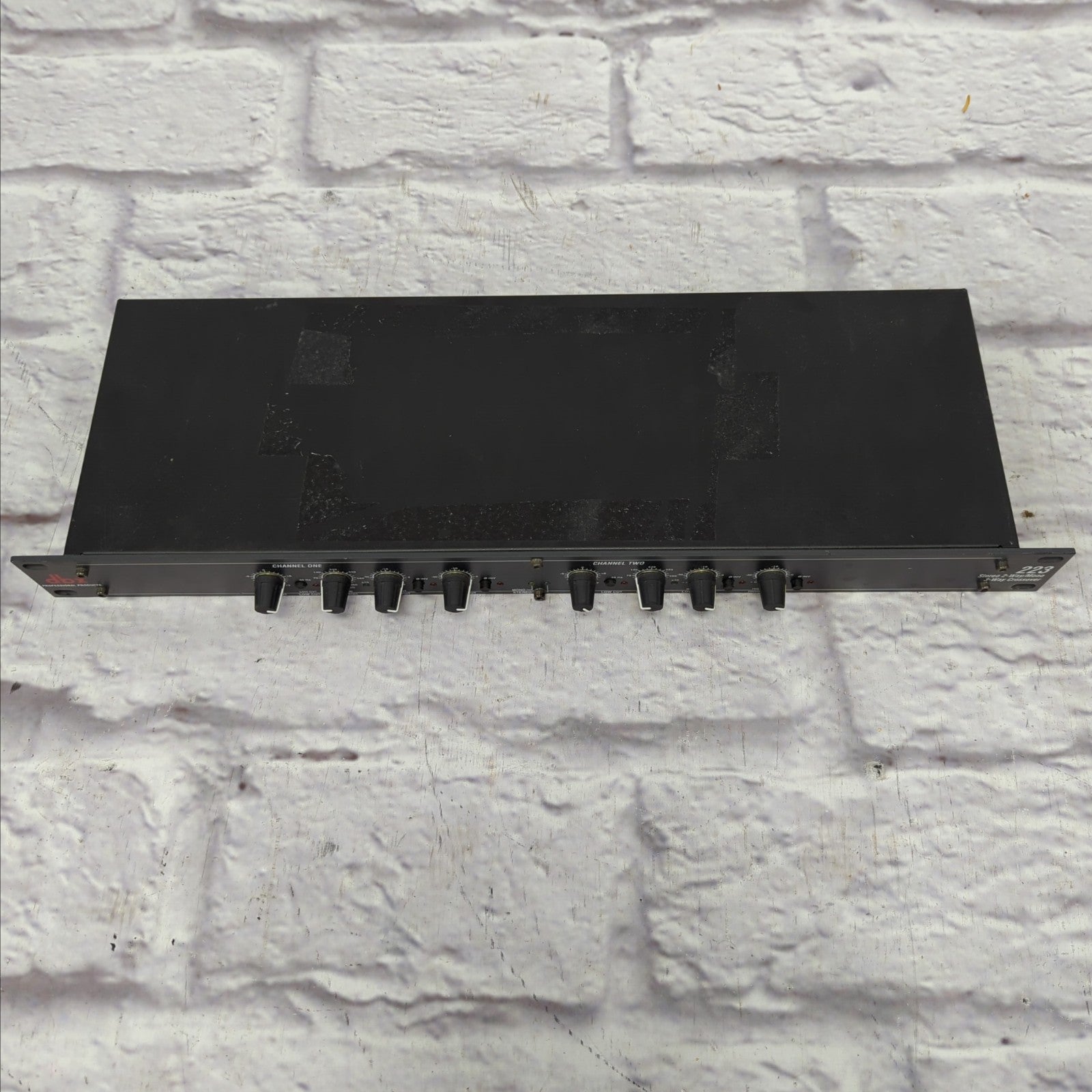 Sound Crossover Rack dbx 223 Stereo 2-Way/Mono 3-Way Crossover Rack Unit - Evolution Music