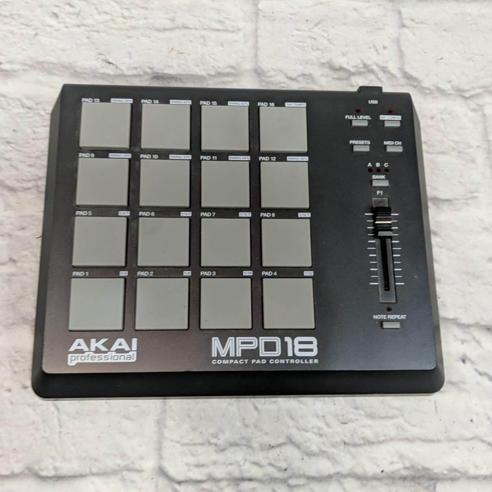 Akai MPD18 Compact Pad Controller