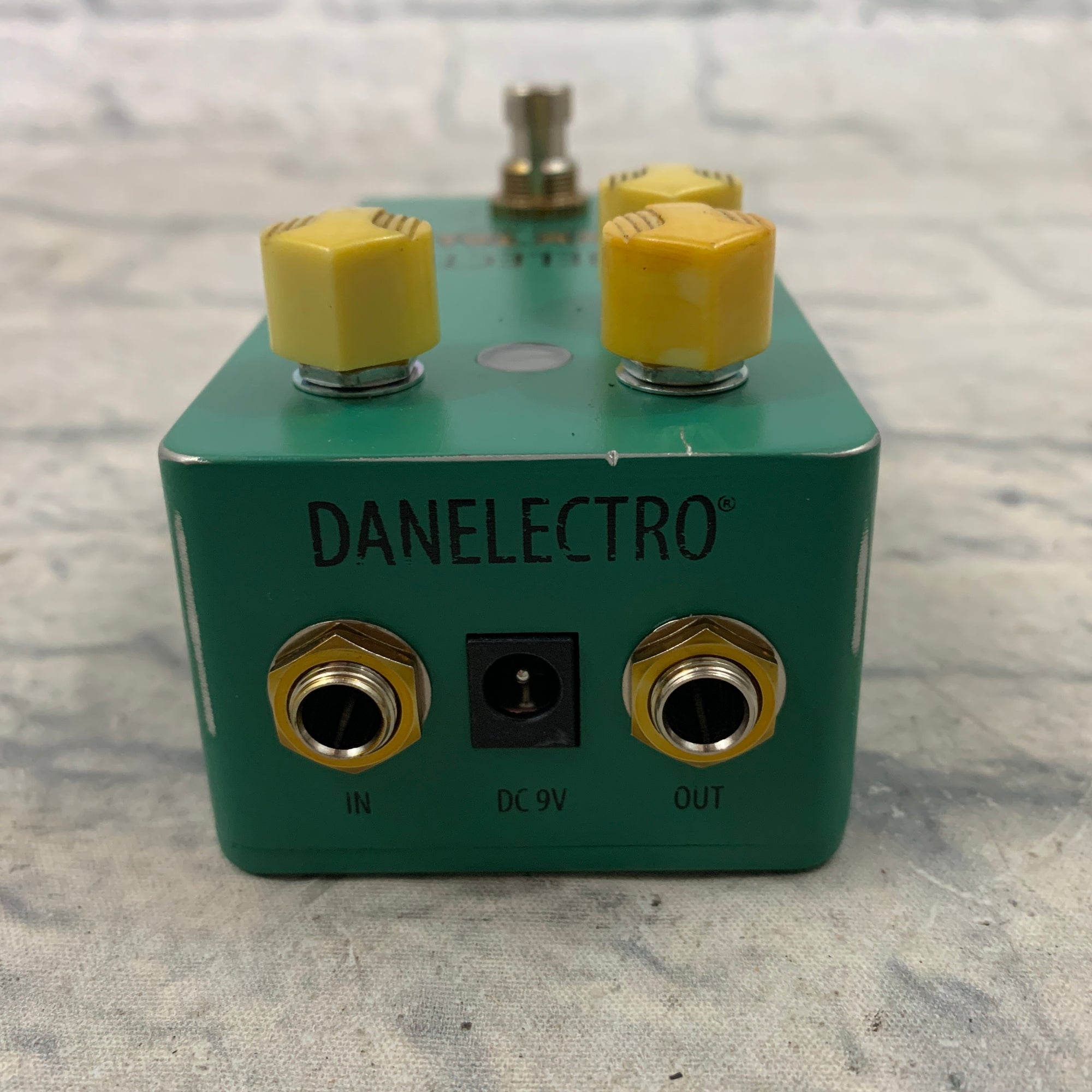 danelectro wasabi forward-reverse delay pedal Danelectro BAC-1 Back Talk Reverse Delay Pedal