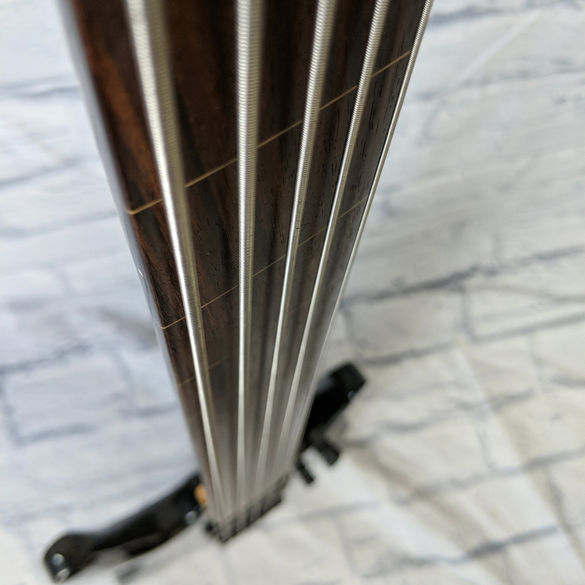 Kramer 522S Striker Series 5 String Fretless Bass Guitar