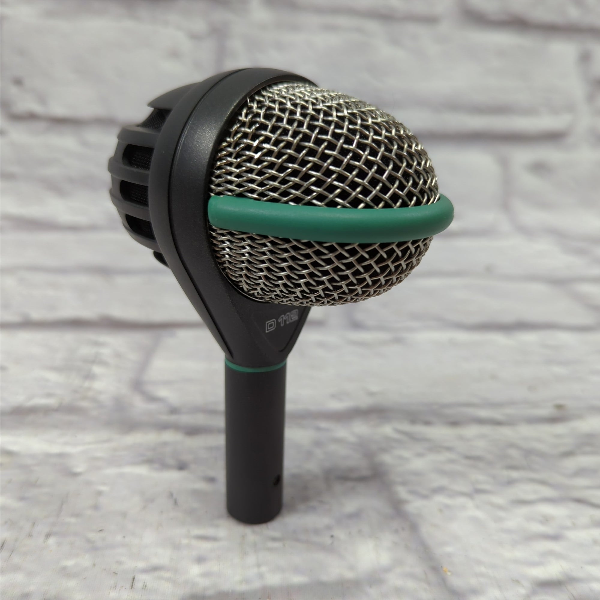 AKG D112 Large Diaphragm Dynamic Bass Drum Microphone