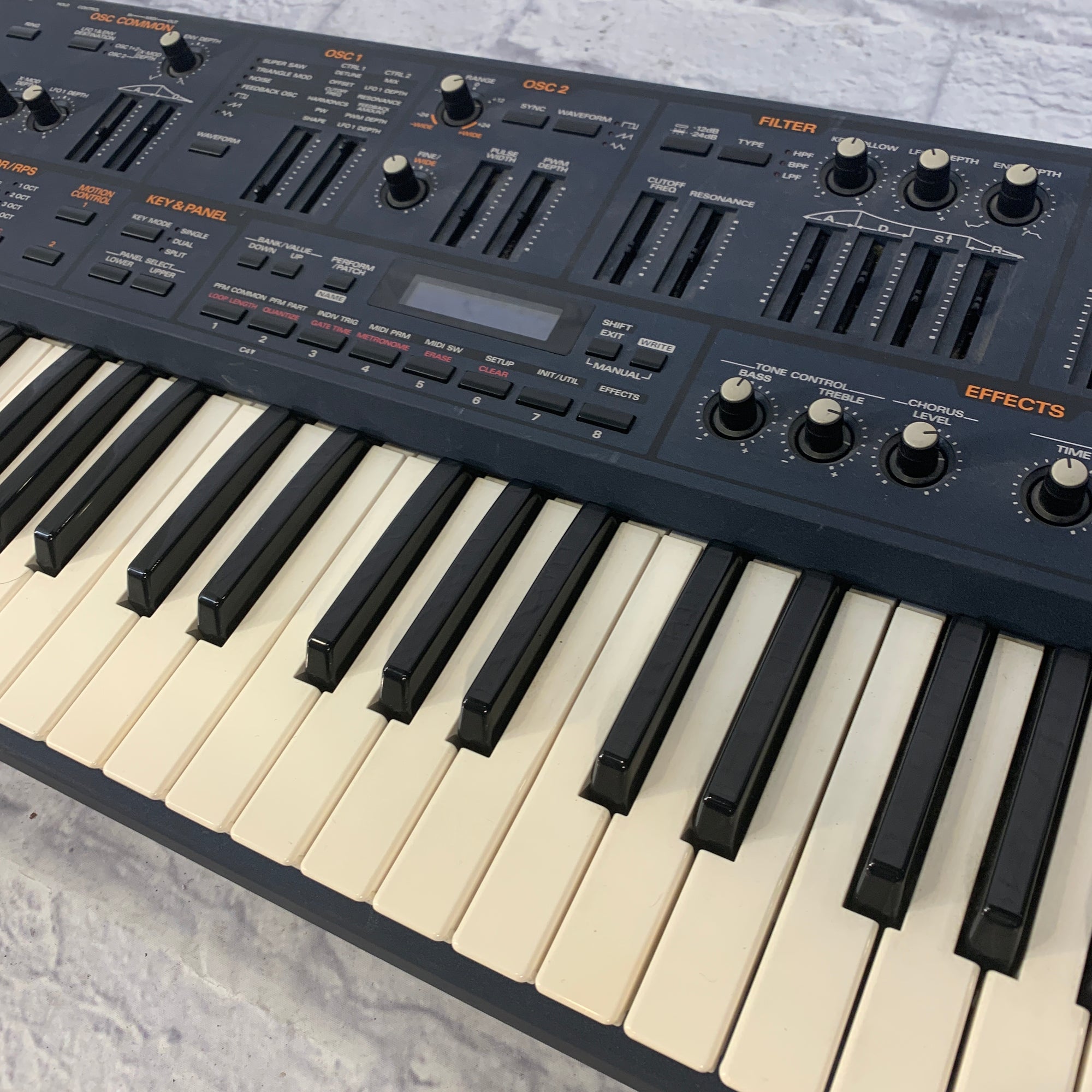 Roland JP-8000 Analog Modeling Synthesizer - Evolution Music