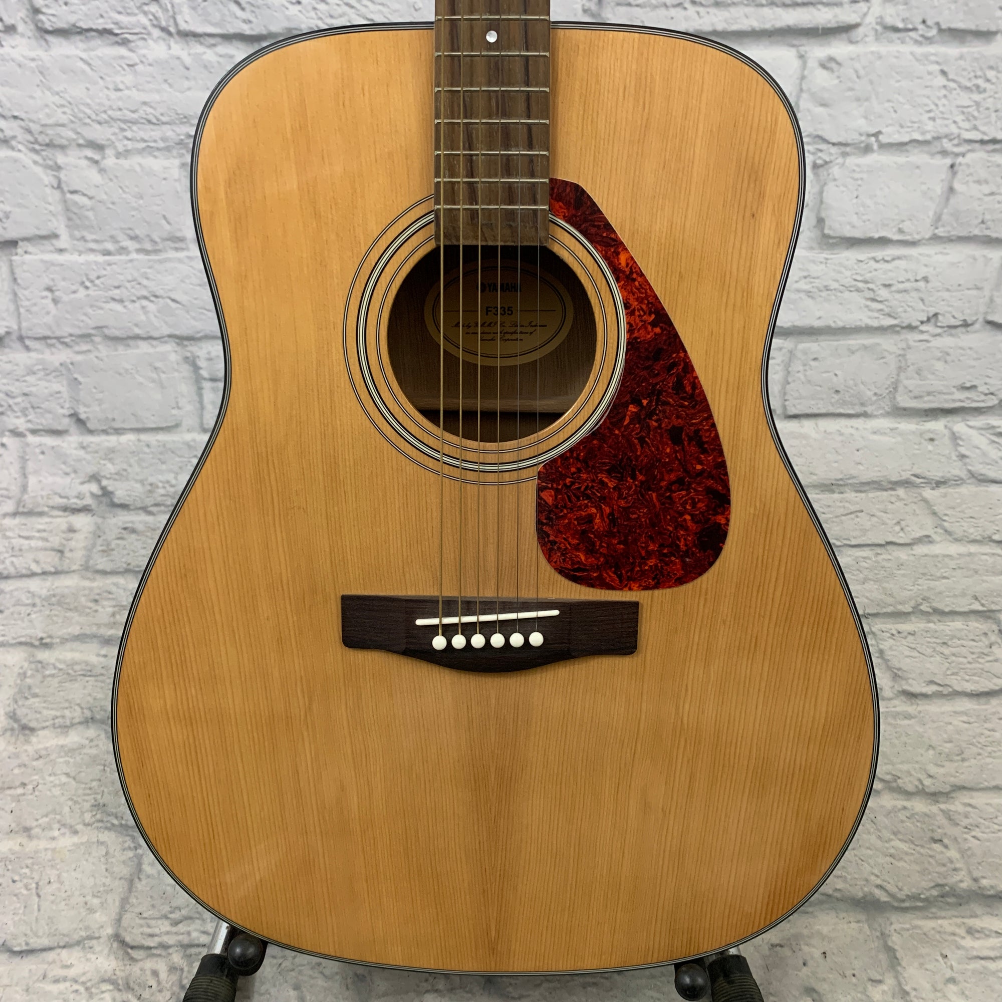 Yamaha F335 Dreadnought Acoustic Guitar