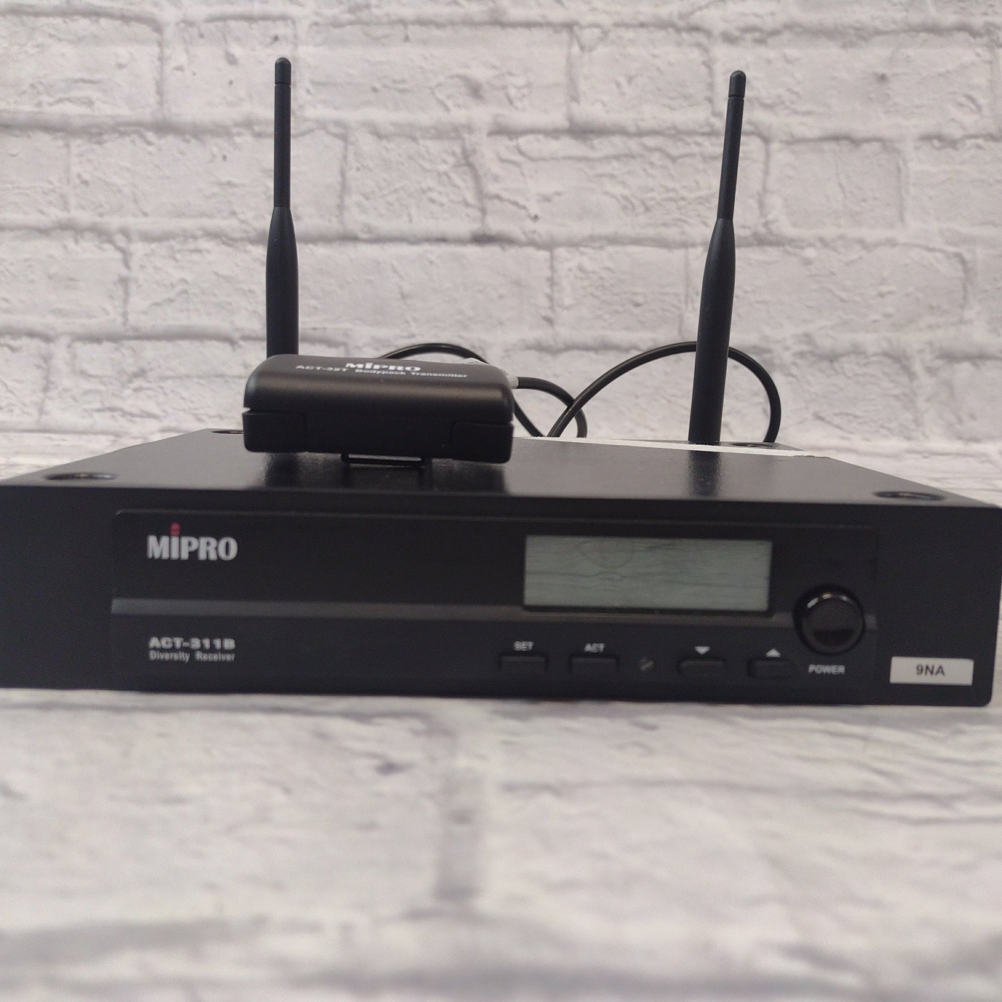 Mipro ACT-311b/ACT32T Instrument Wireless Outfit