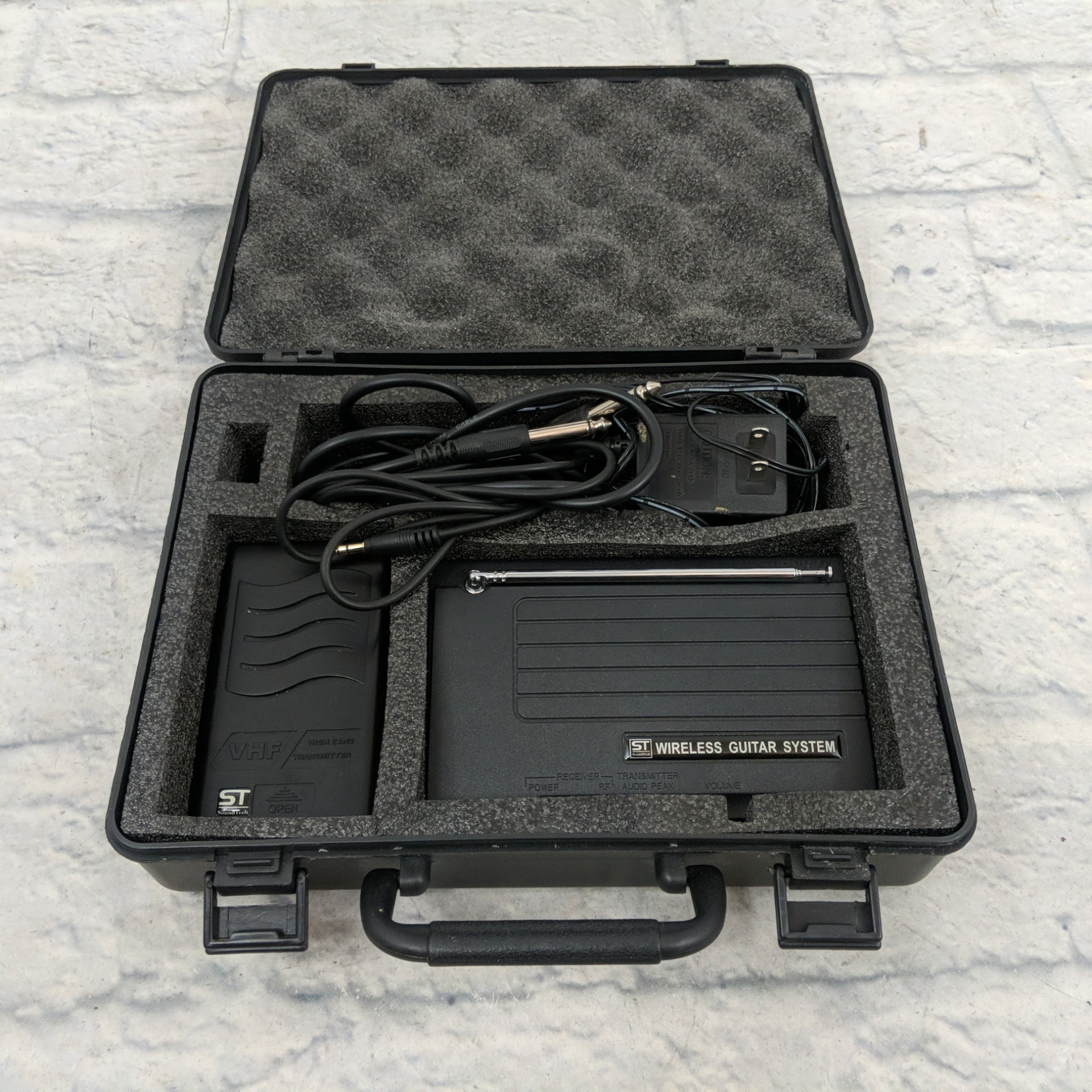 Soundtech Wireless Guitar System