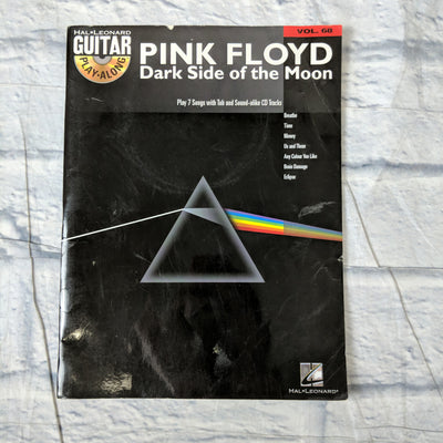 Hal Leonard Pink Floyd - Dark Side of the Moon Guitar Play-Along Volume 68 Book and CD
