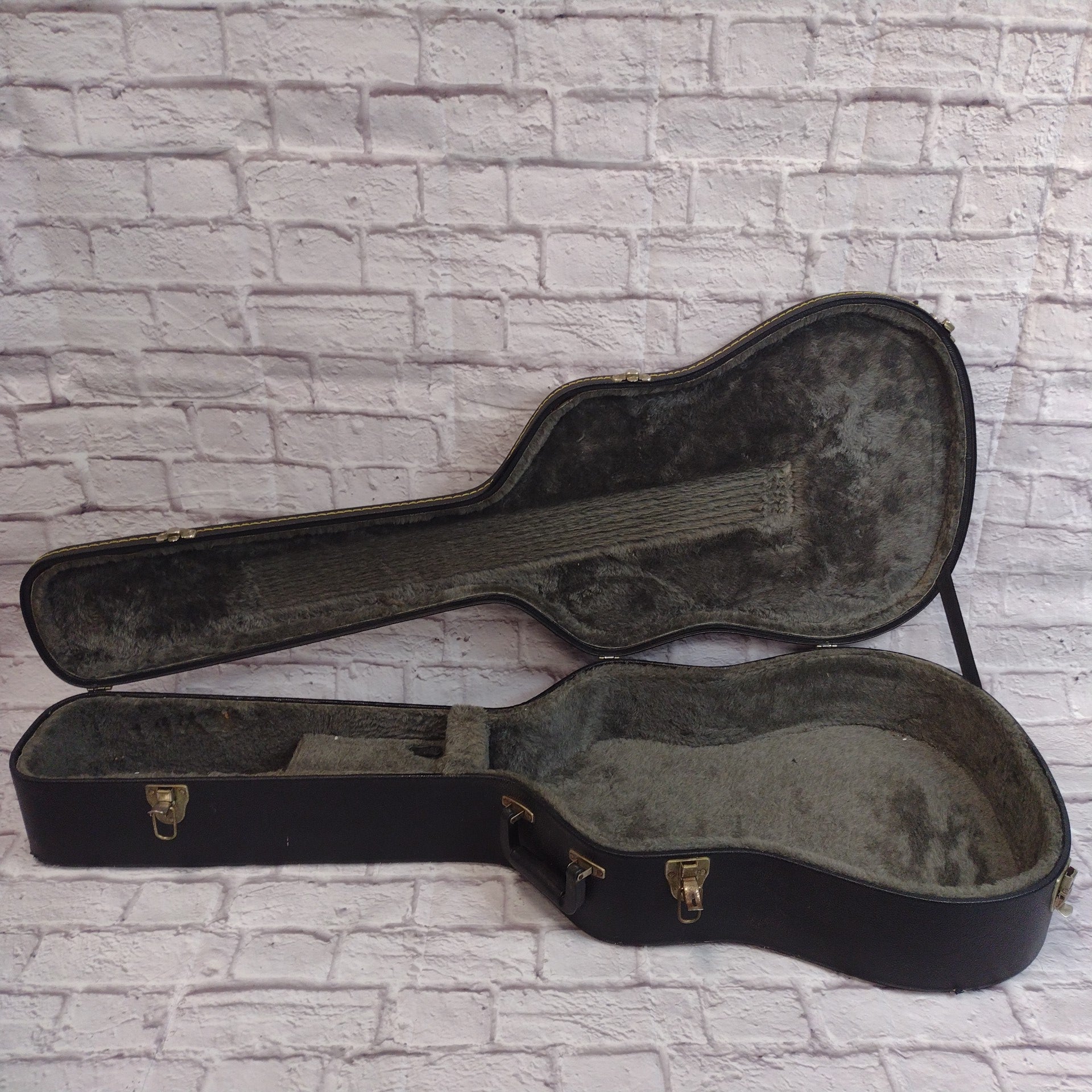 Unknown Acoustic Guitar Hard Case