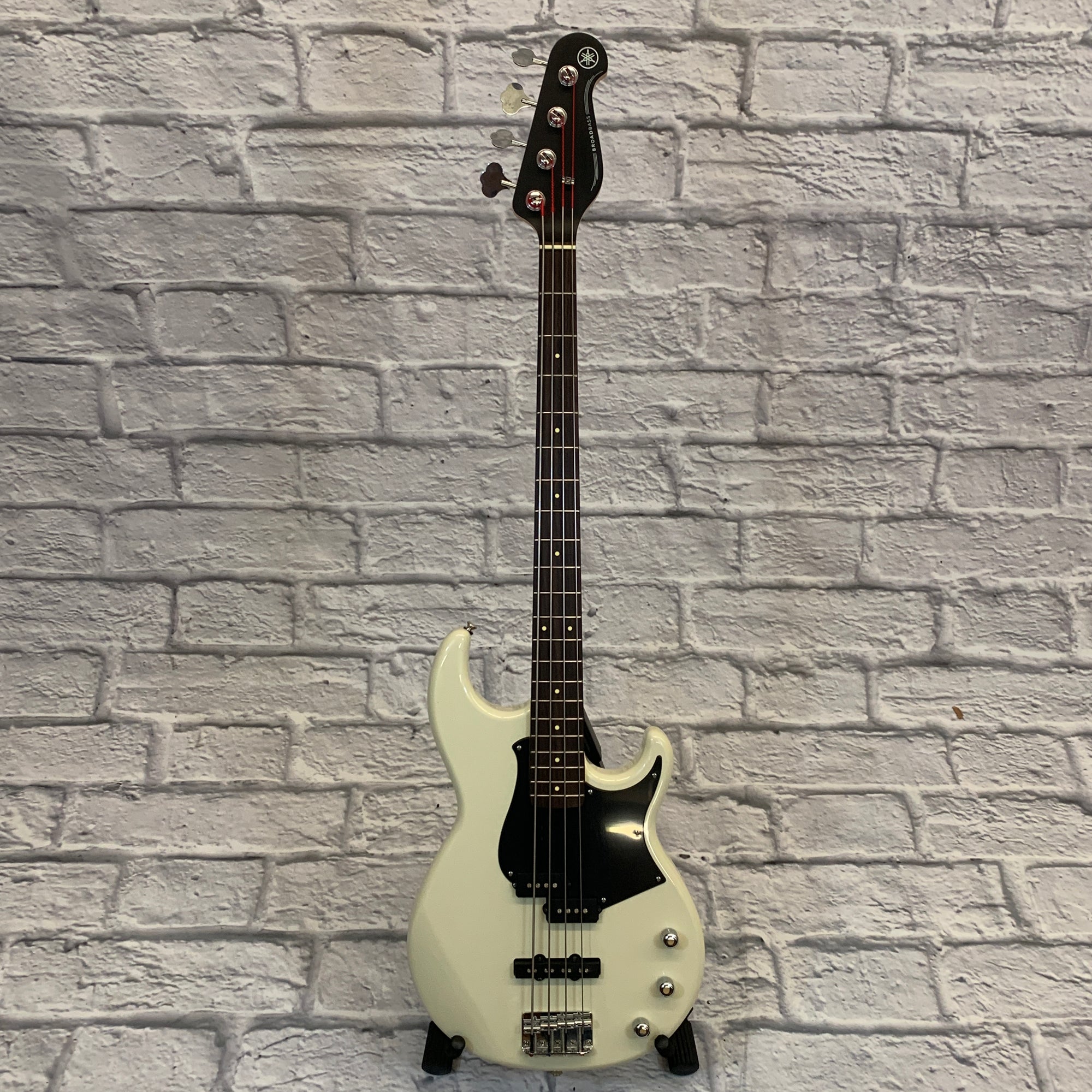 Yamaha BB234-VW 4-String Vintage White - Evolution Music