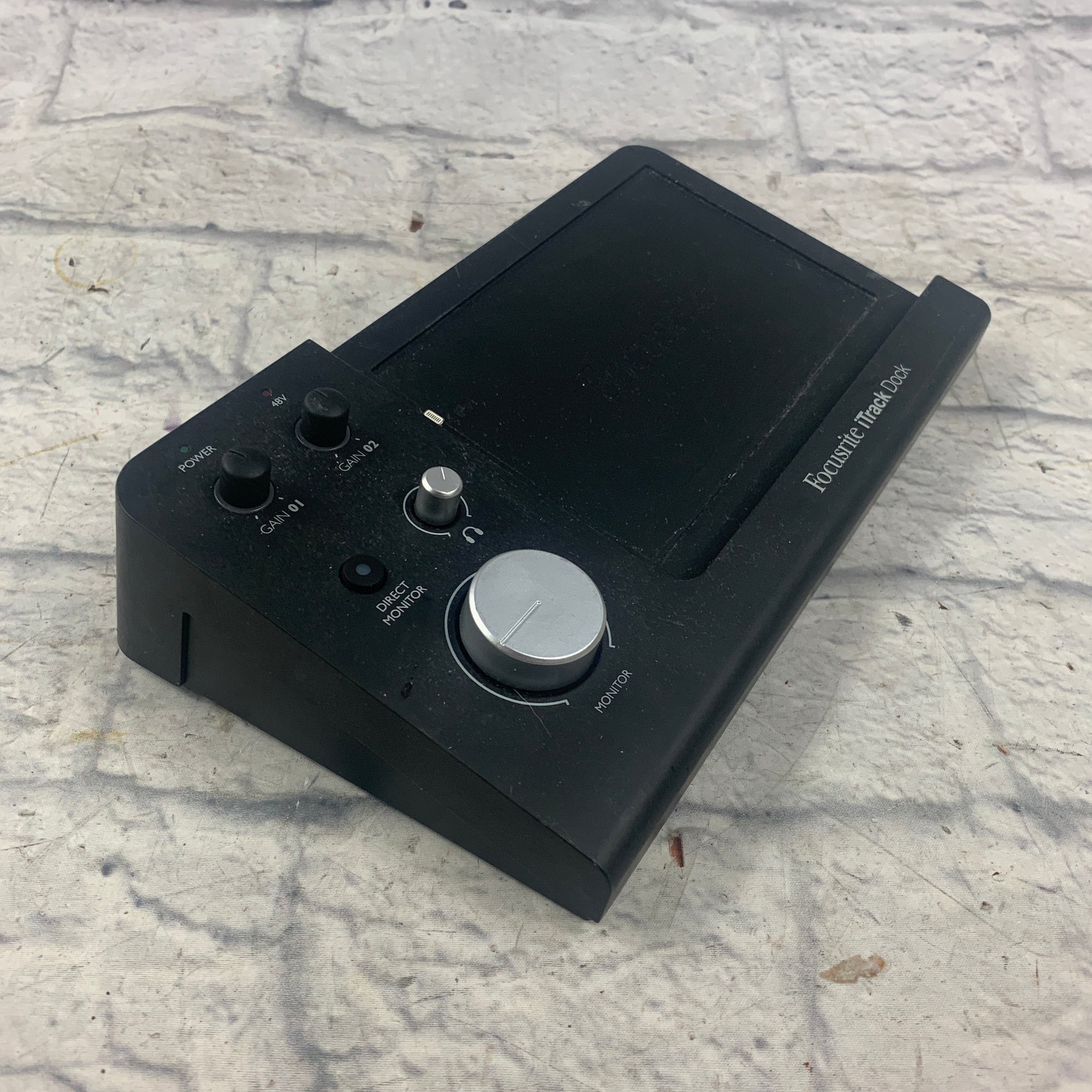 Focusrite iTrack Dock iPad Recording Interface                     \
