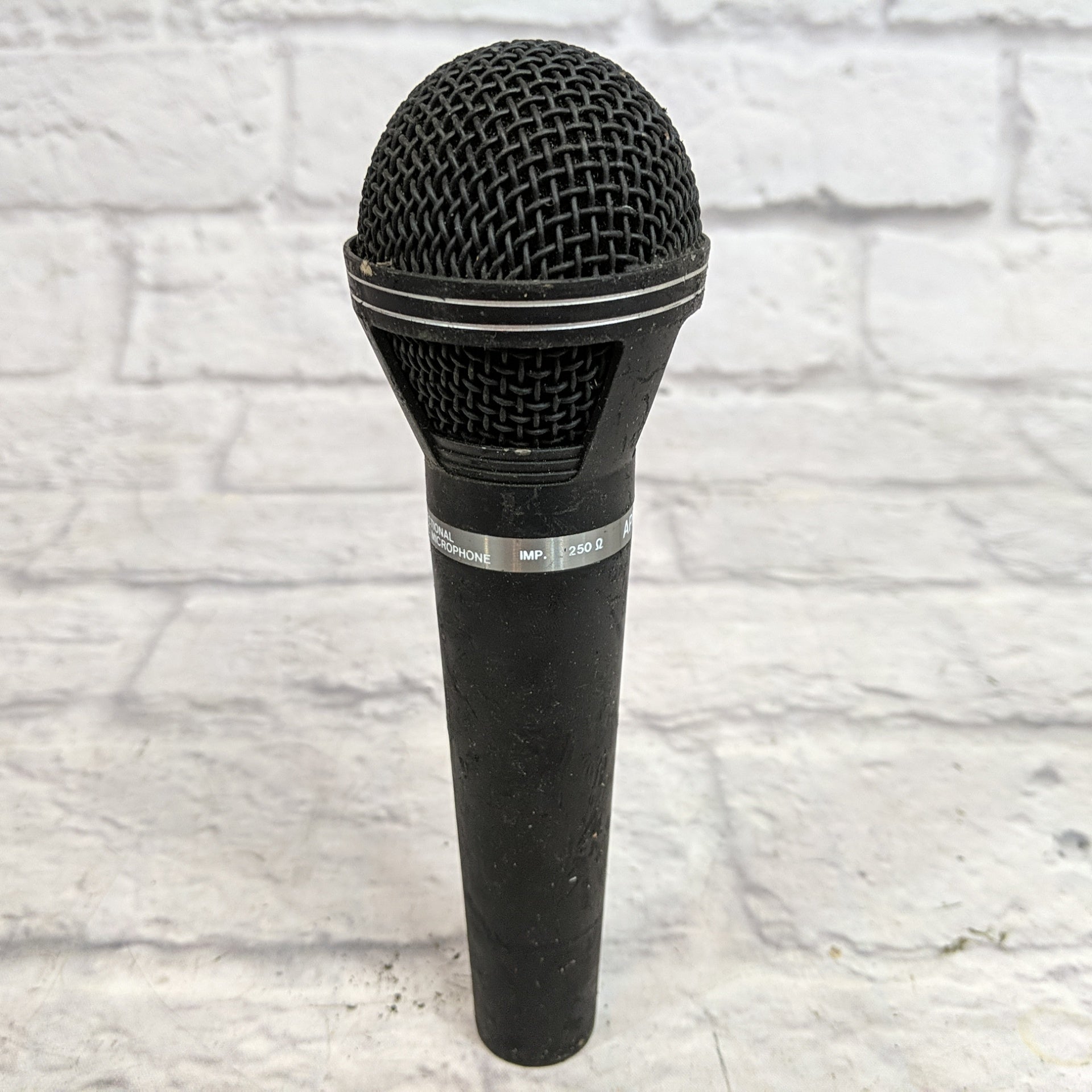 Audio 2000's APM160ND APM-160ND Uni-directional Dynamic Microphone