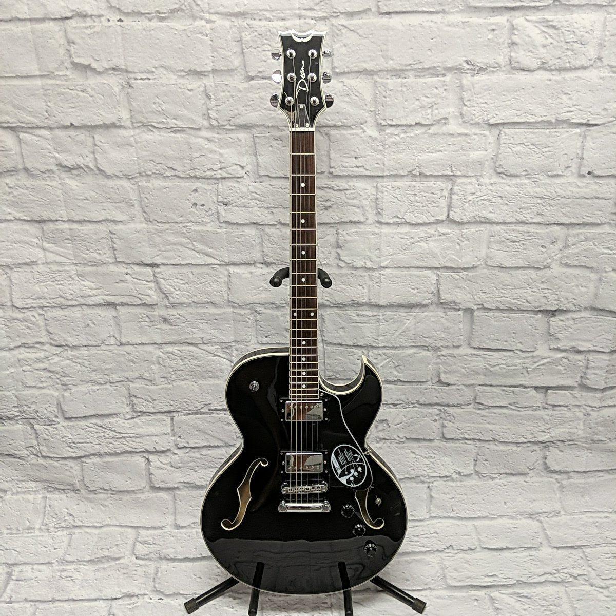 Dean Colt Semi-Hollowbody Black w/ Piezo Pickup