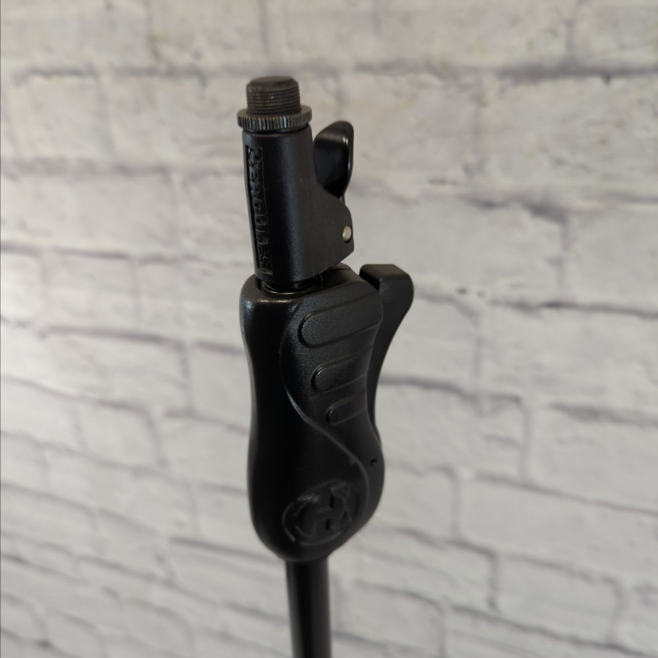 Hercules EZ Clutch Mic Stand