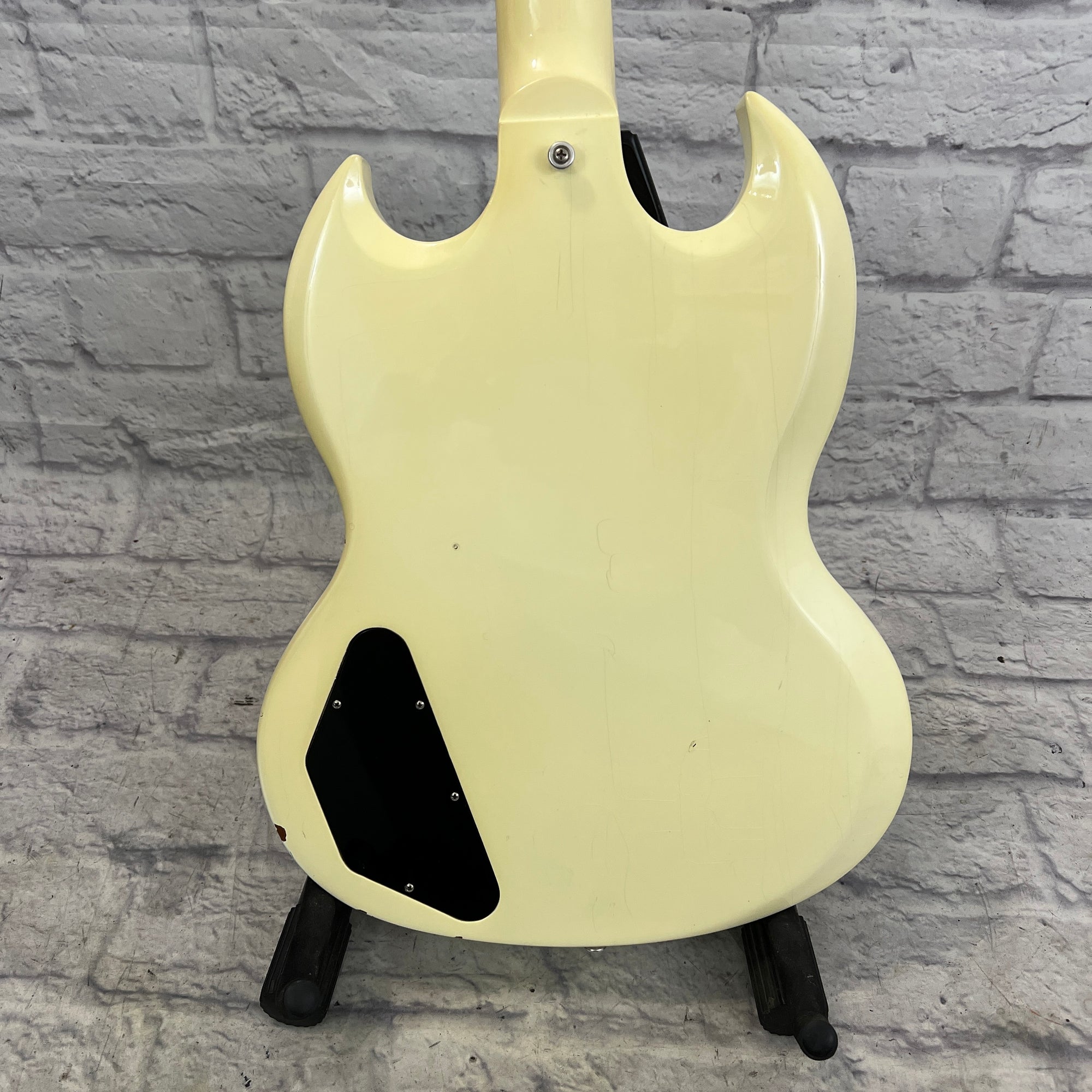 Gibson 2013 SG Standard White Electric Guitar - Evolution Music Gibson 2013 SG Standard White Electric Guitar - Evolution Music