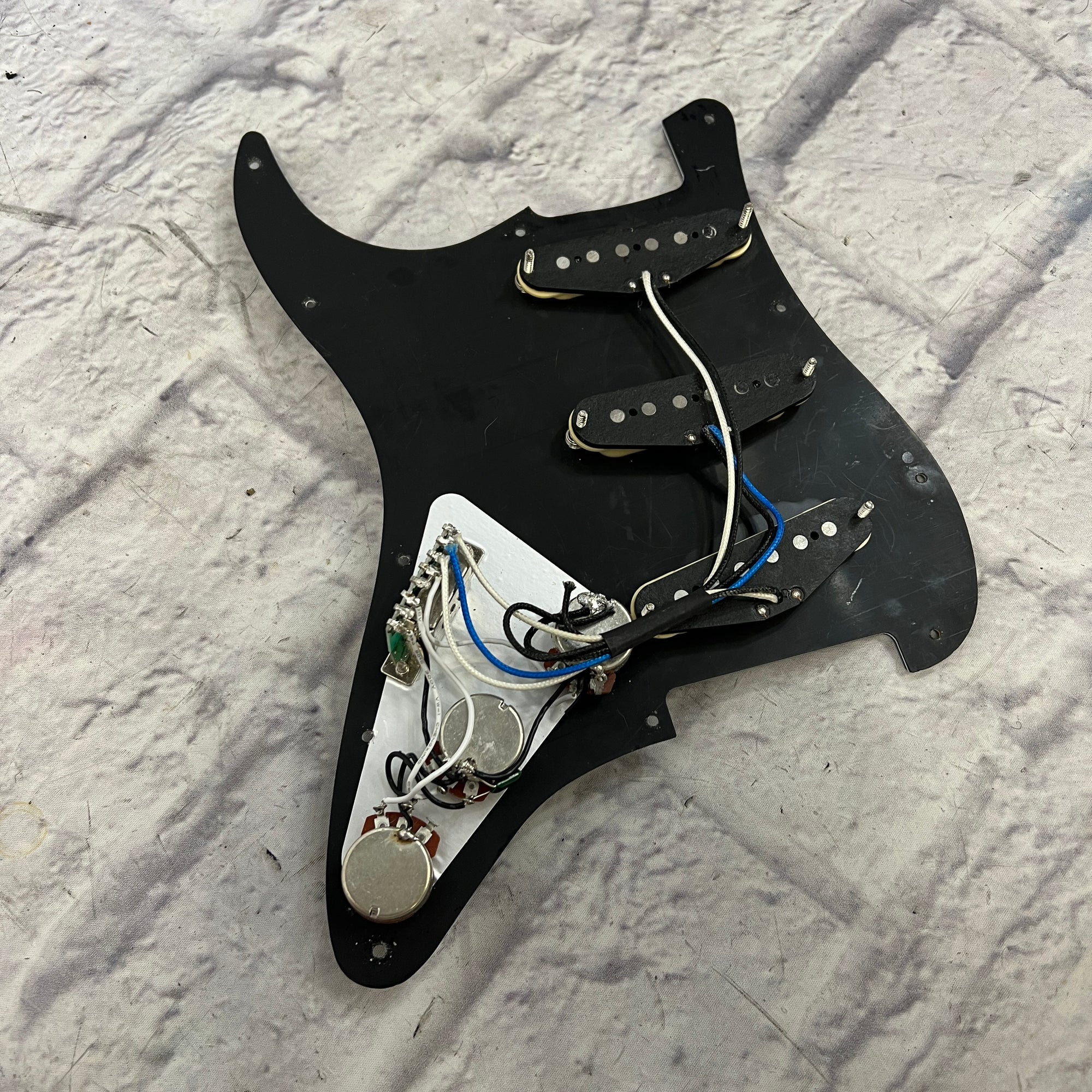 Vintage (Brand) V6 Reissued Loaded Pickguard