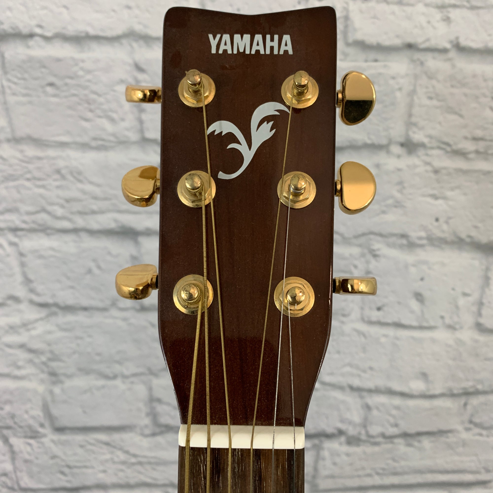 Yamaha F335 Dreadnought Acoustic Guitar