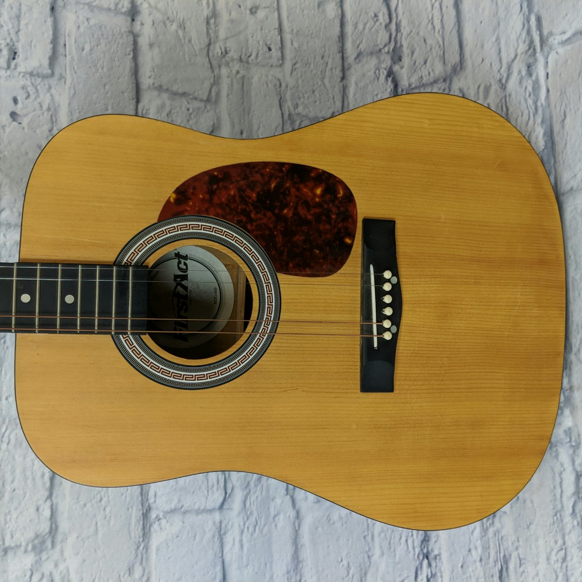 First Act m2g-410 Acoustic Guitar