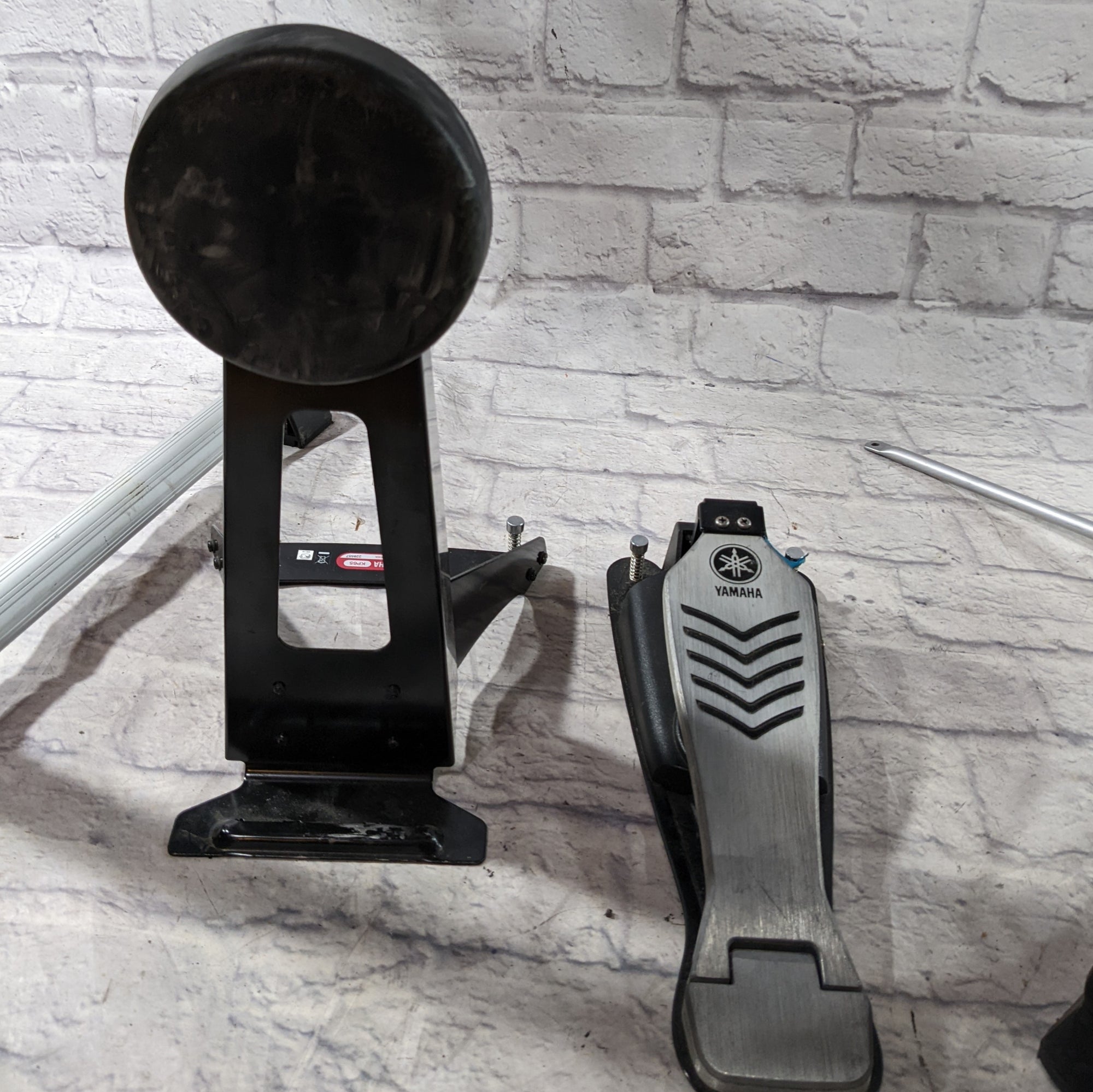 e drum kick pedal Yamaha DTXplorer Electric Drum Kit - 5 drum pads, 3 cymbal pads, Kick