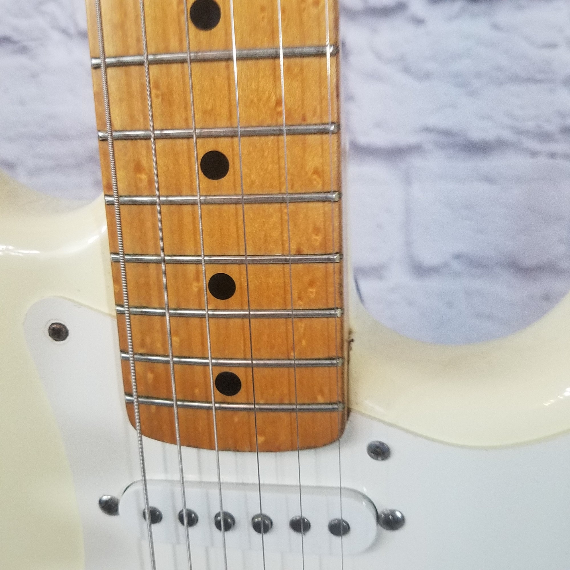 Vintage 1988 Fender White Stratocaster MIJ Made in Japan