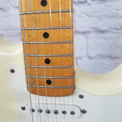 Vintage 1988 Fender White Stratocaster MIJ Made in Japan Electric Guitar with case