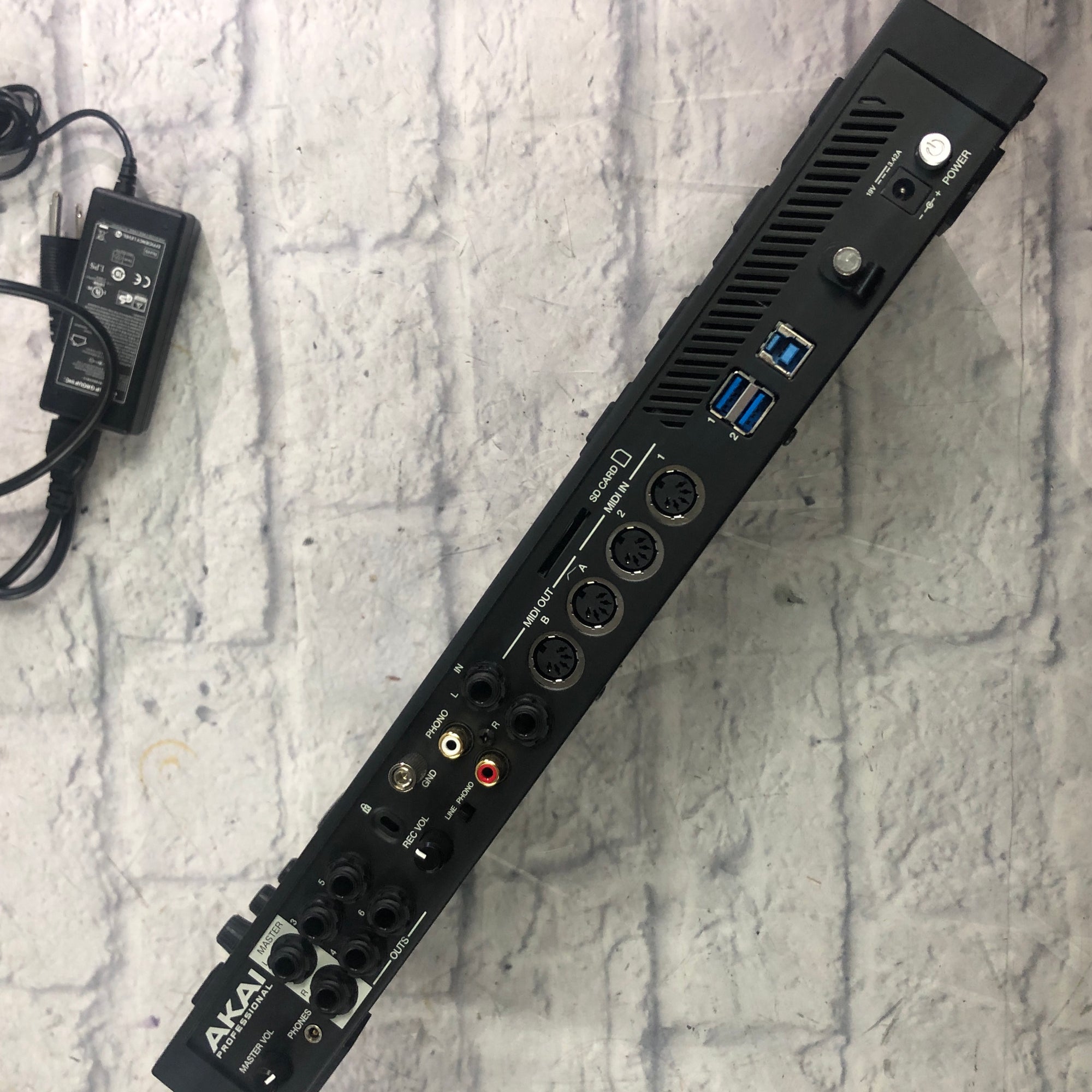 Akai MPC Live Standalone Sampler Sequencer