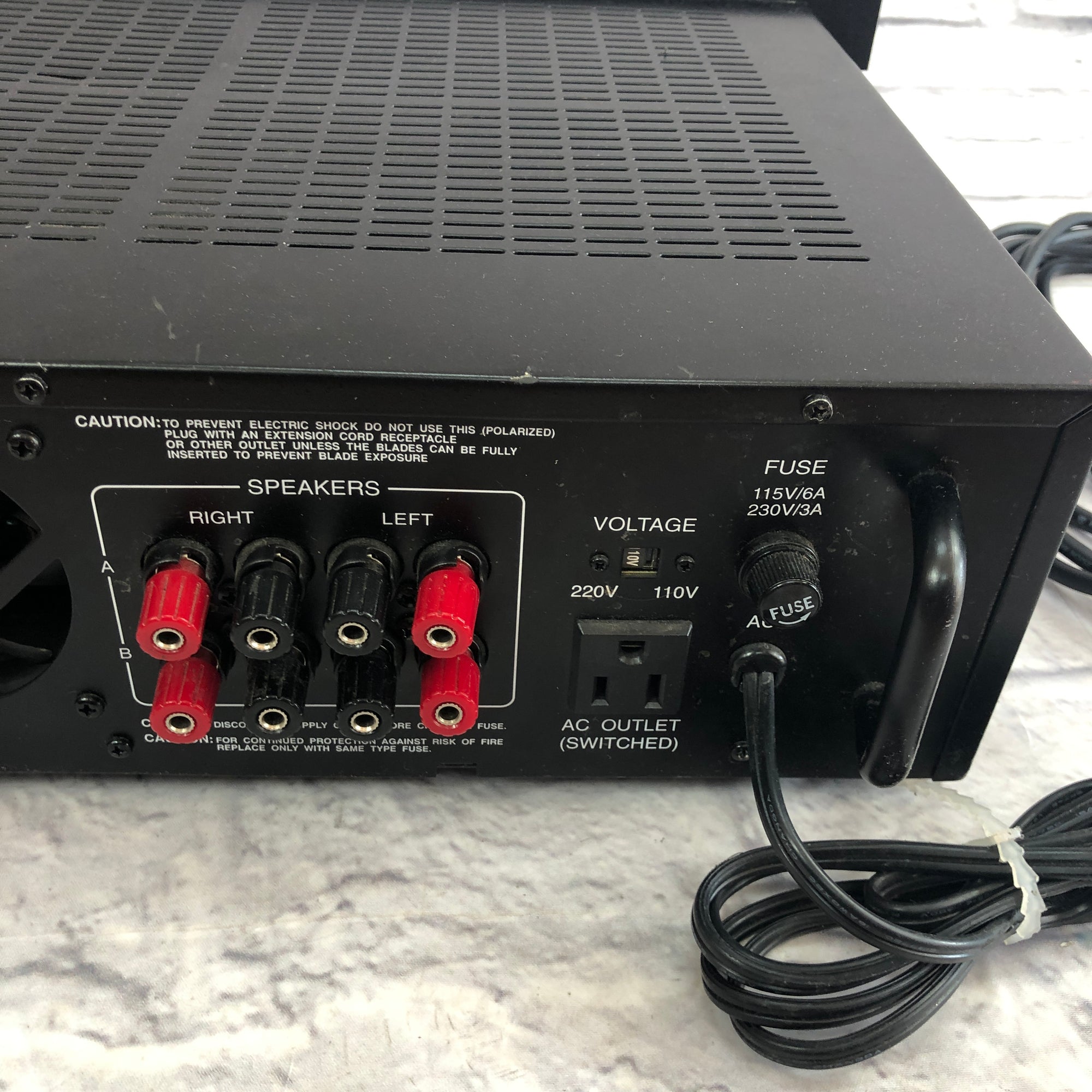 Pyramid PA800X Solid State Power Amp w/Speaker Wire