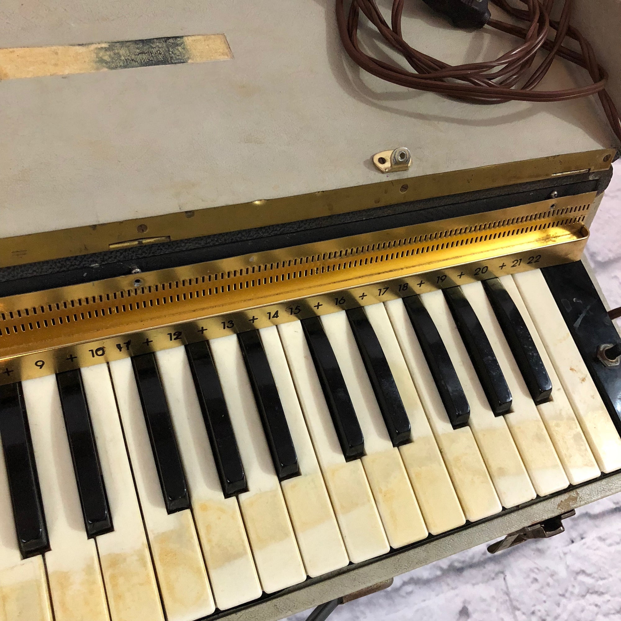 No Name 37 key Accordion Piano