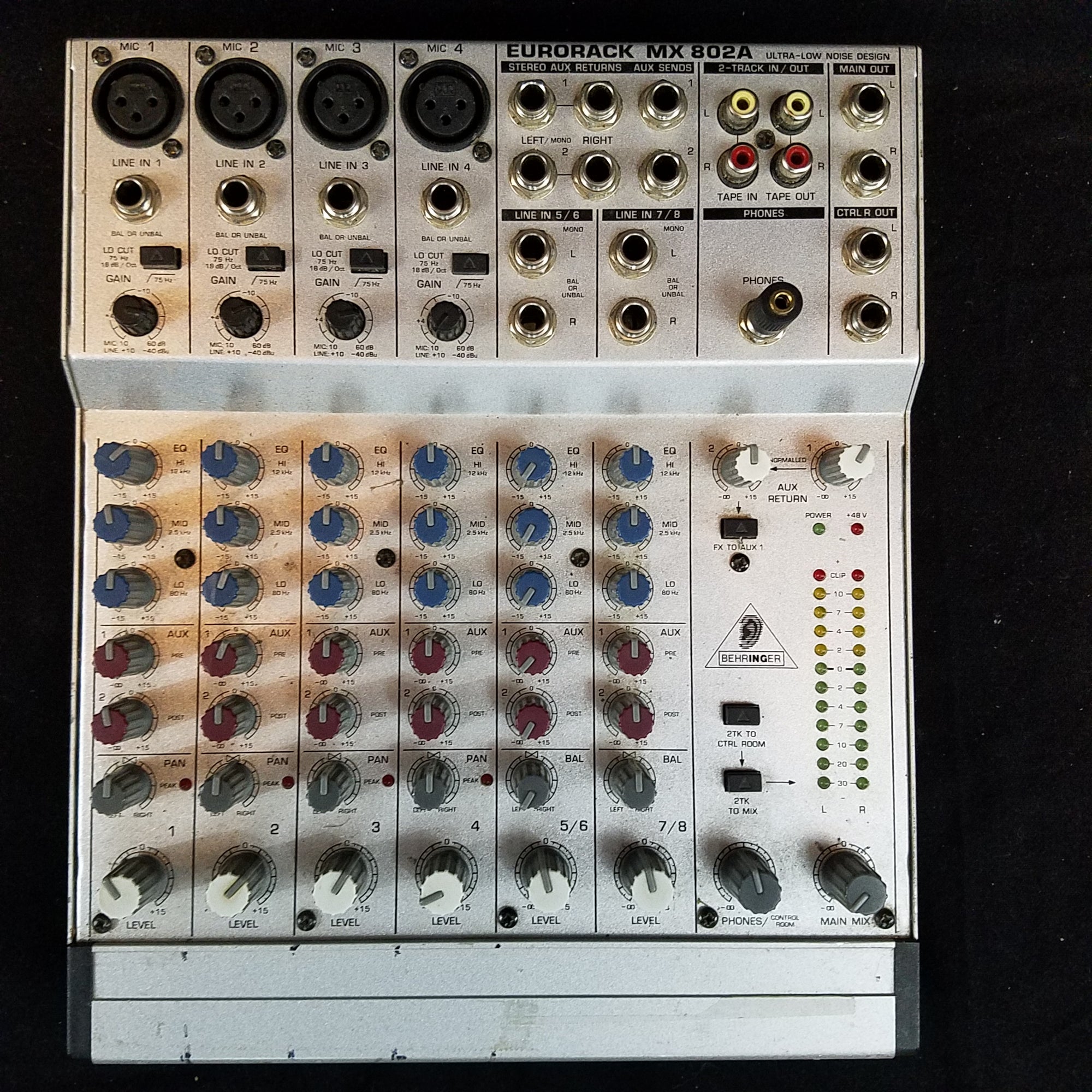 Behringer MX802 Mixer