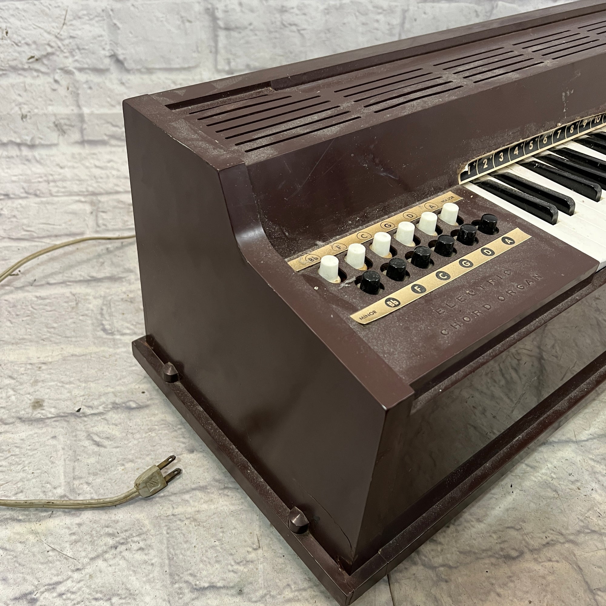 Shops Magnus Chord Organ, Works Great! 1970s