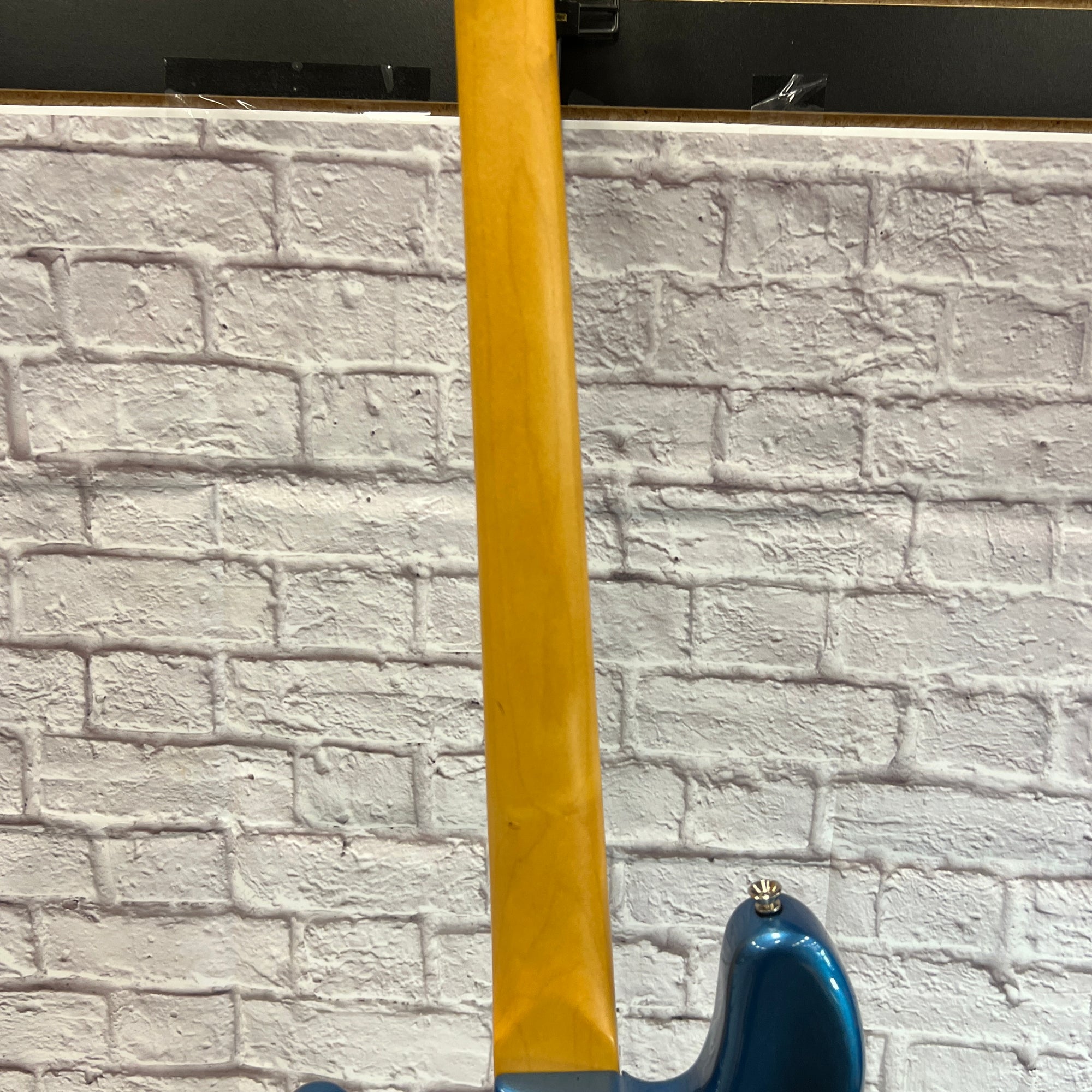 Fender 2021 American Professional Jazz II Bass with Case Dark Night